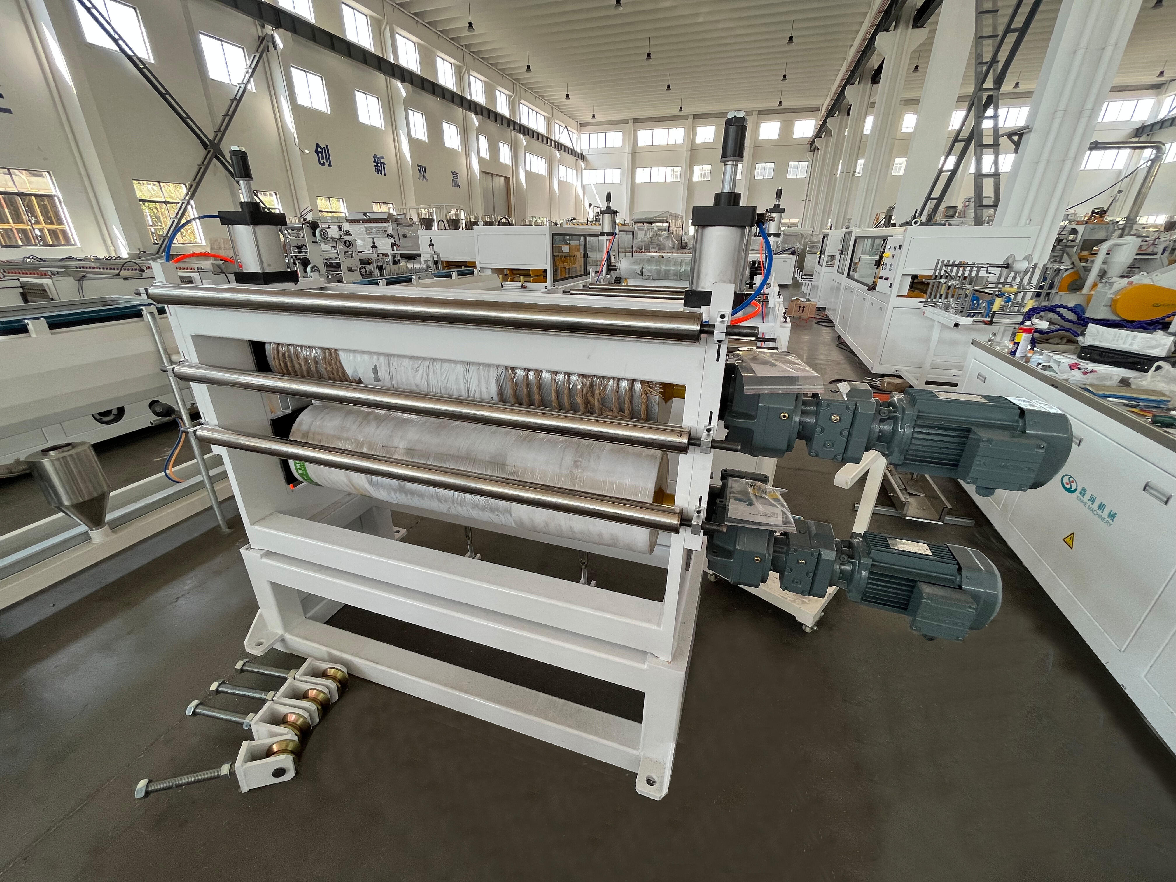 PVC Single /Multi Layer Heat Insulation Step-Roofing Glazed Tile Machine