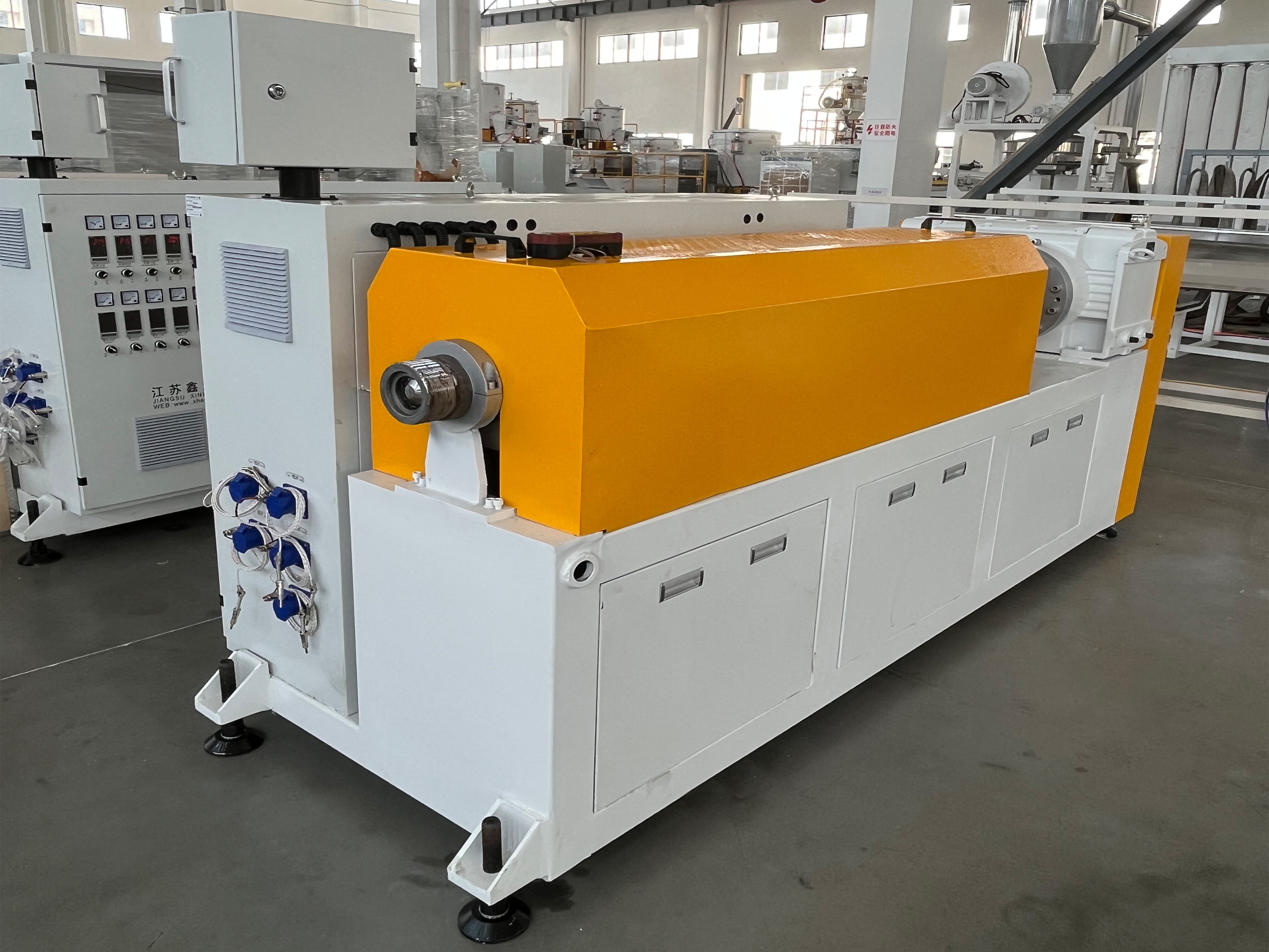 SJ Series Single Screw Plastic Extrusion For PP PE PC Pipe Production Line