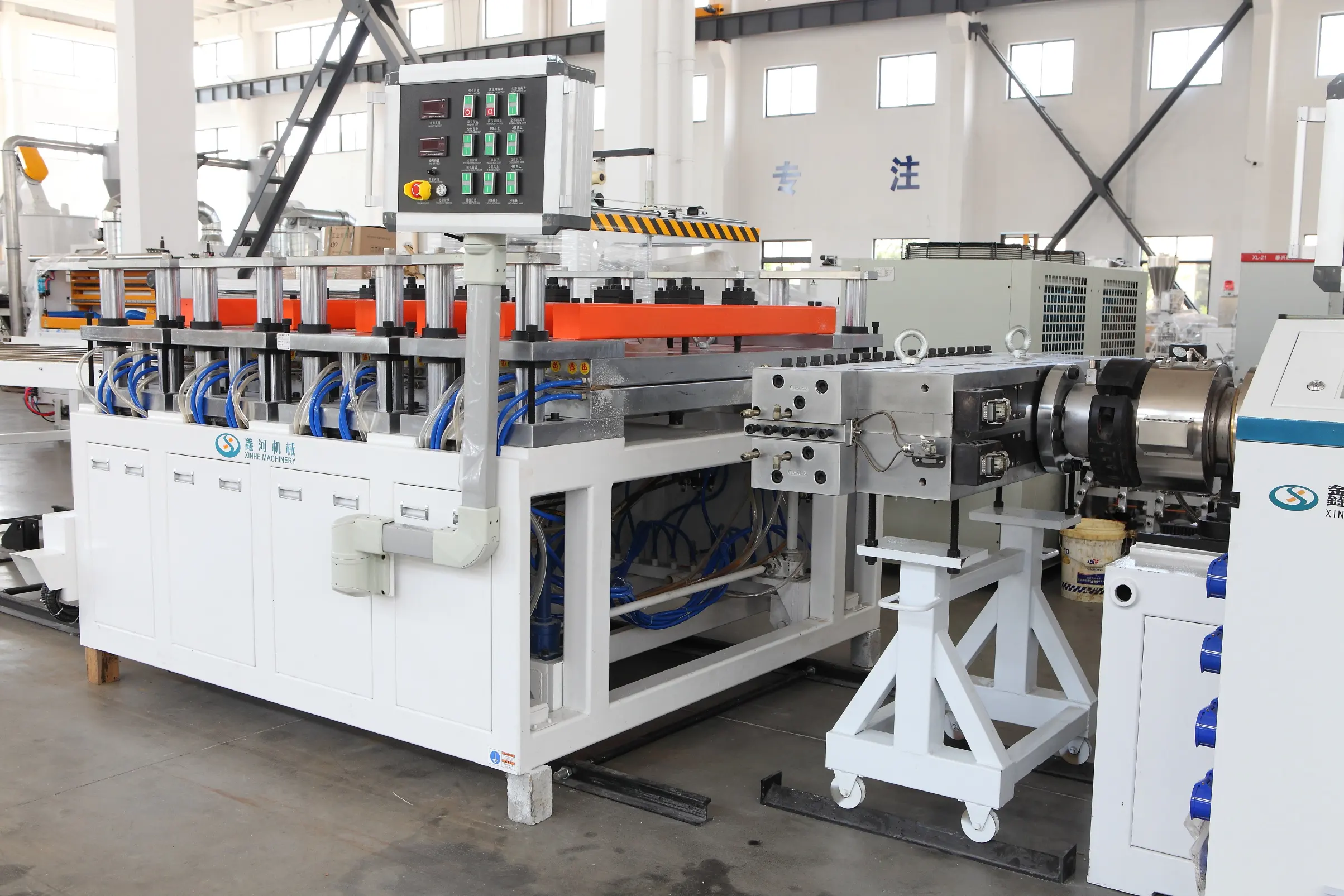 How to realize a 1220mm foam board production line to produce 3-20mm thick advertising board cabinet board wood veneer