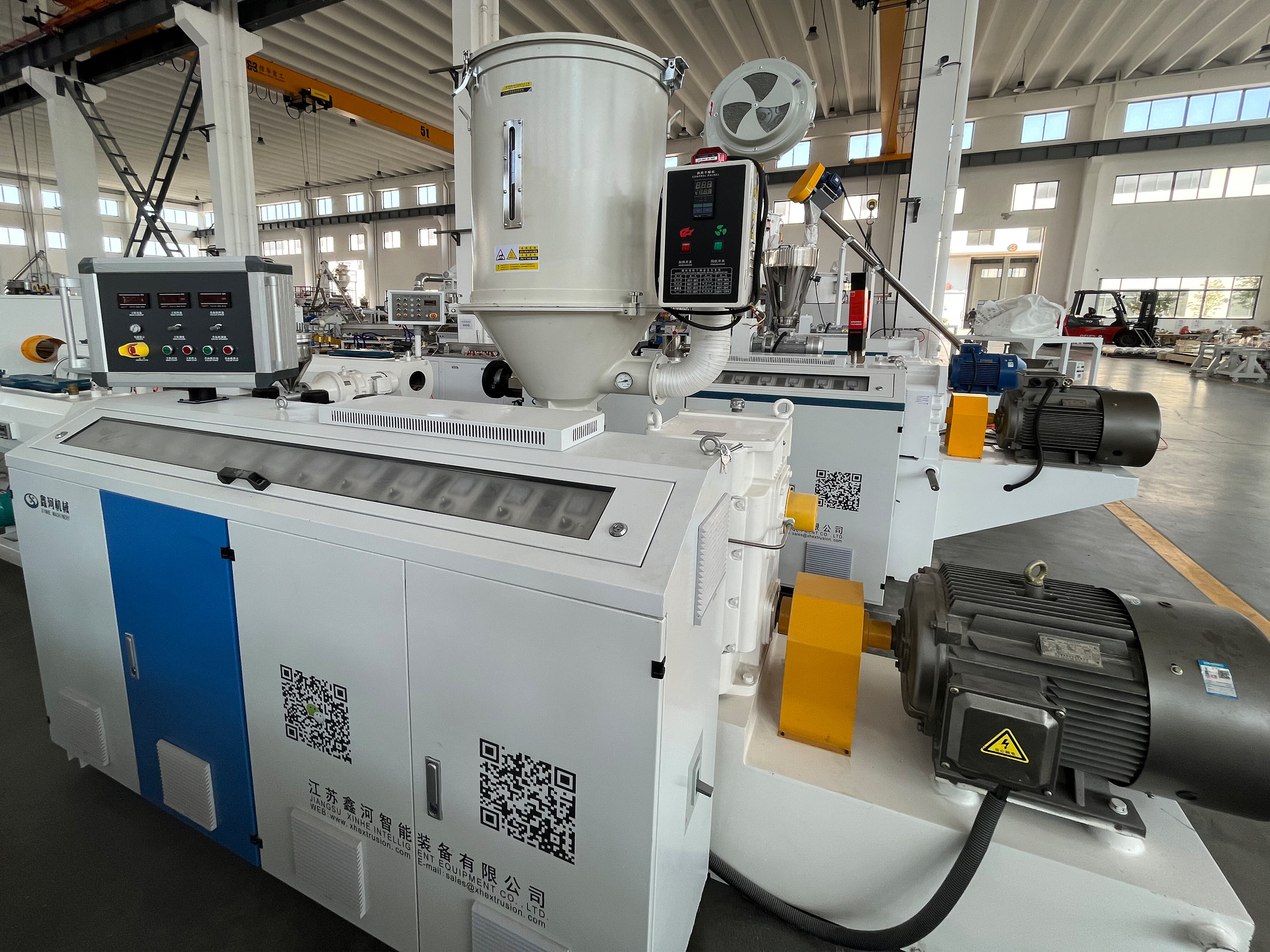 SJ Series Single Screw Plastic Extrusion For PP PE PC Pipe Production Line