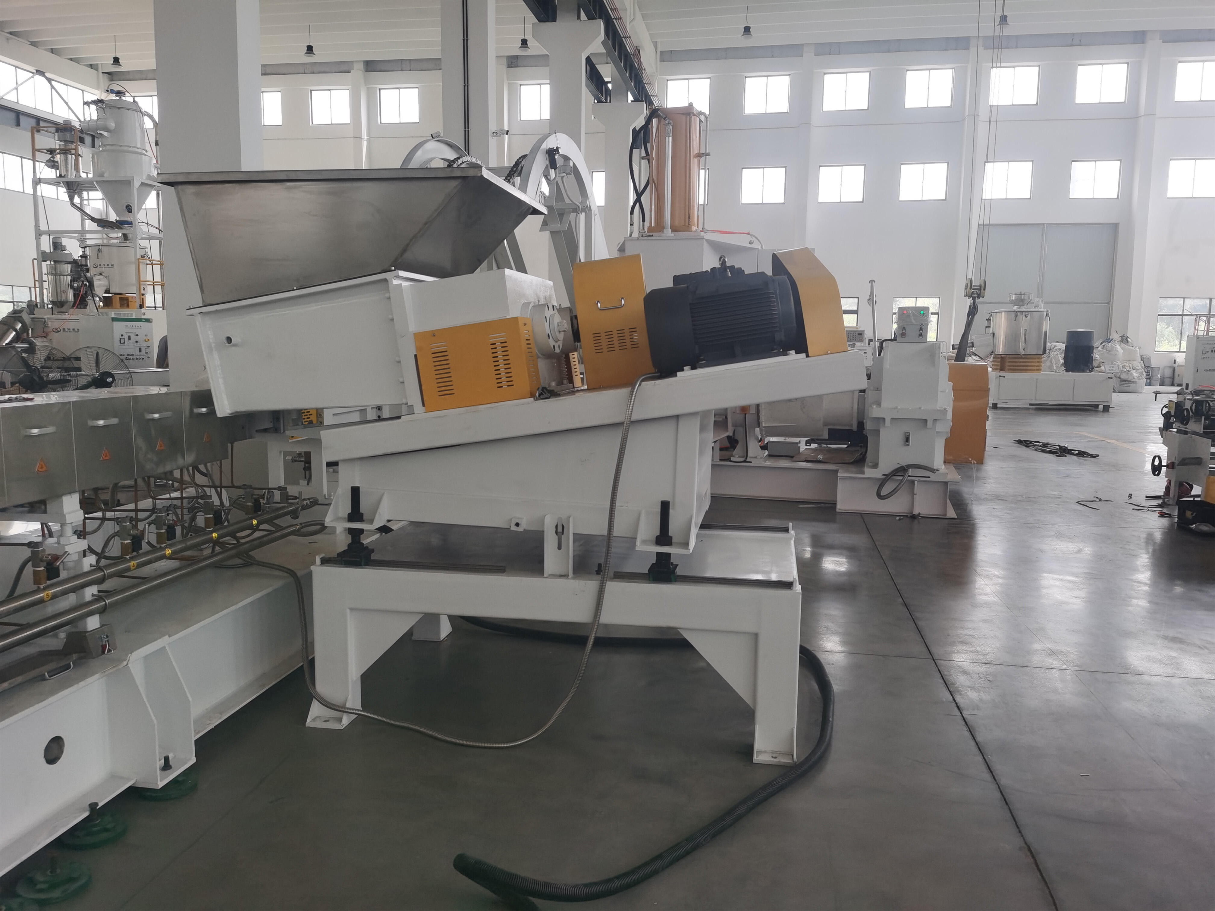 Single Screw PP, PE, PET, PS, PA Pelletizing Prilling Granulating Machine