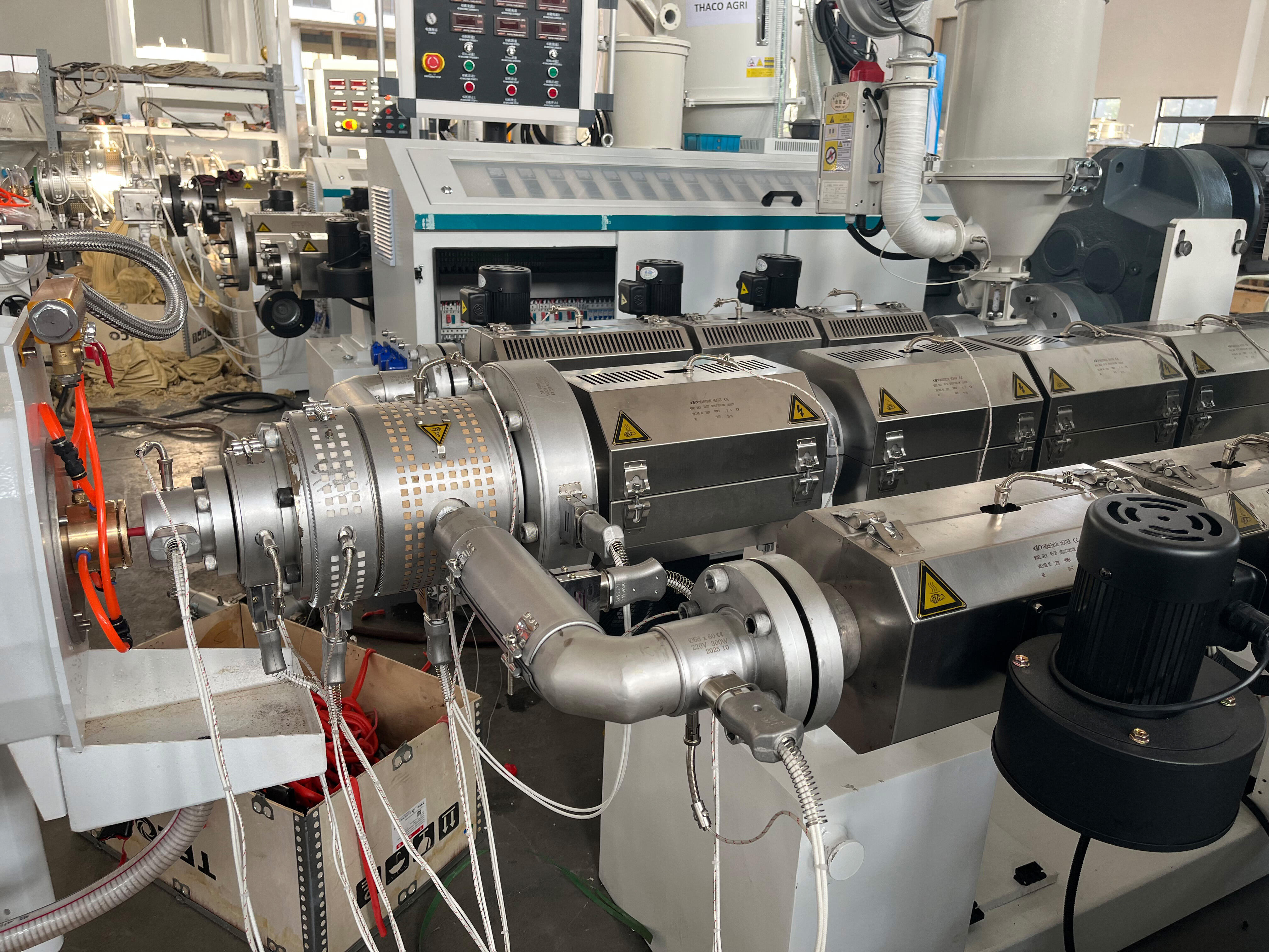 20m/min Three-layer HDPE pipe co-extrusion production line