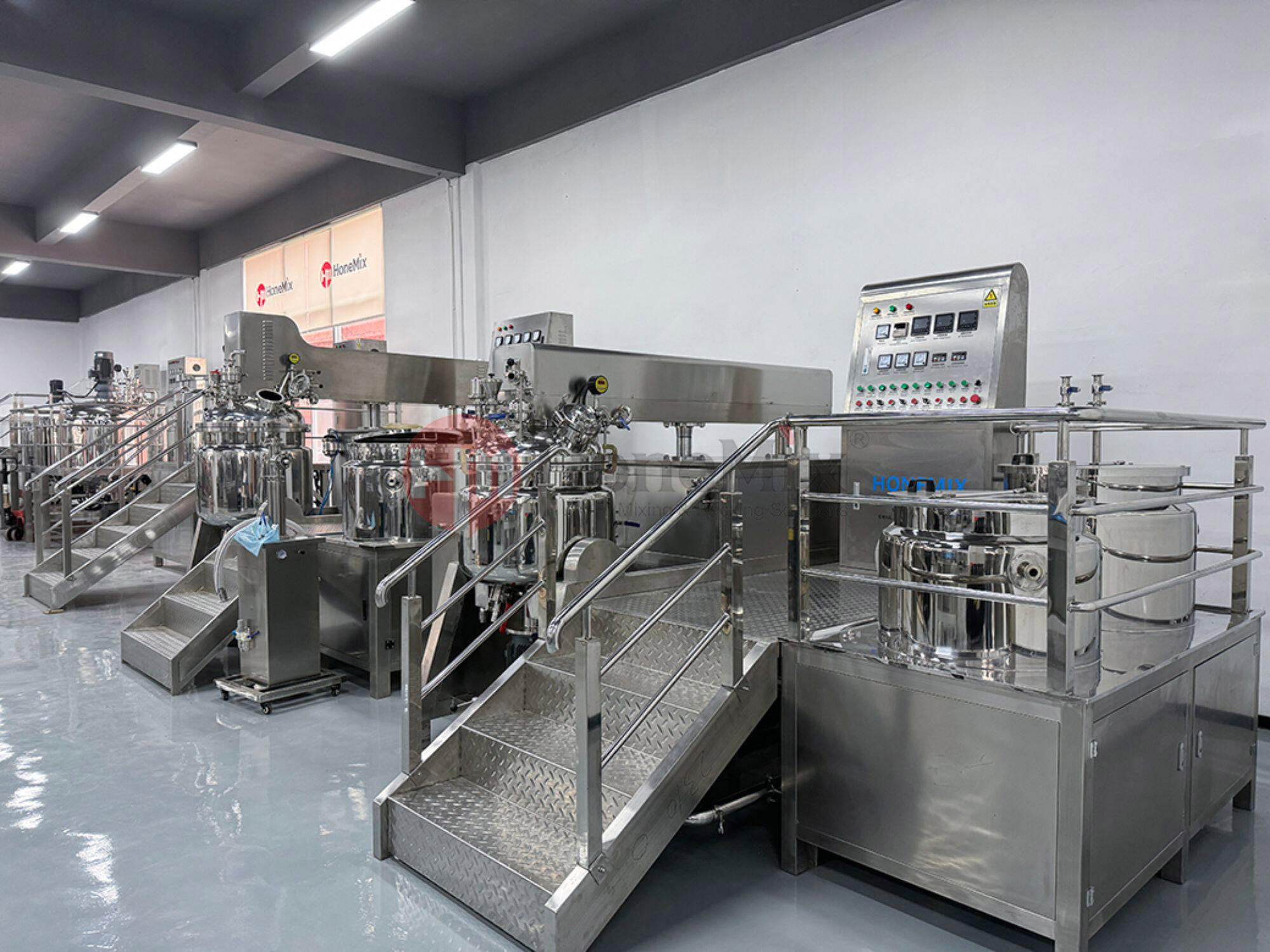 Mixer Homogenizer Vakum yang Inovatif dan Cerdas