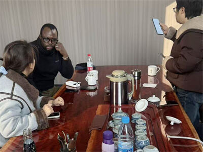 Tongcheng Guozhao Rubber & Plastic Welcomes Malian Customers for Factory Inspection, Multiple Rubber & Plastic Packaging Products Gain Recognition and Sign Contract Successfully