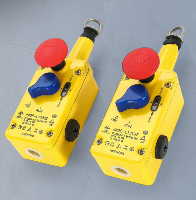 What Are the Key Features of a Durable Pull Cord Emergency Stop System?
