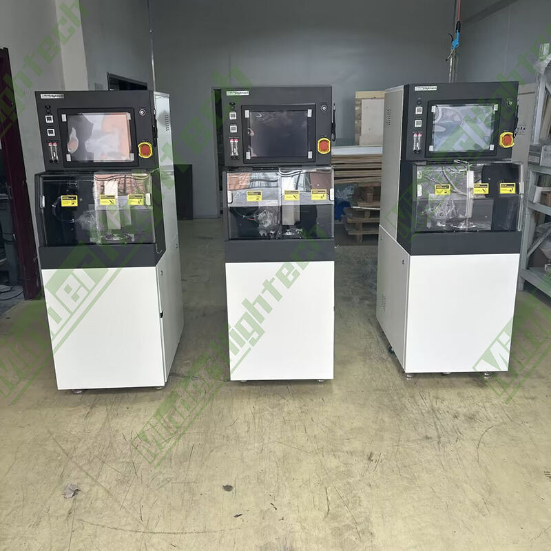 Три джакета за настъпване, готови за упаковка и превоз