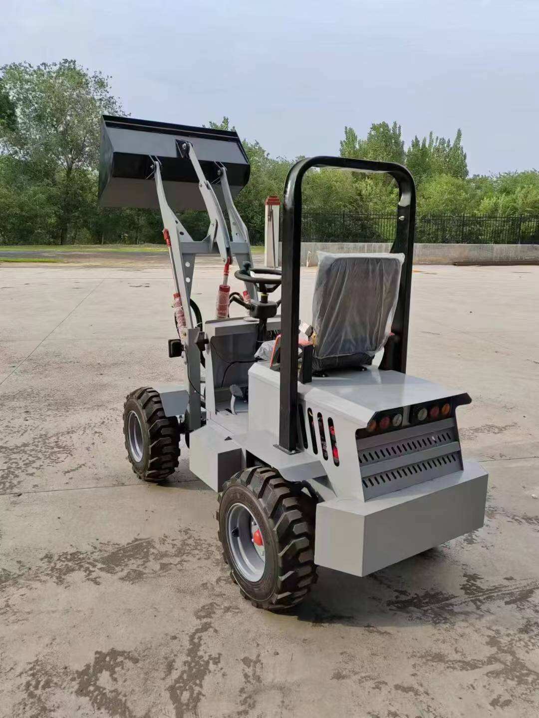 Зв'язатися з нами