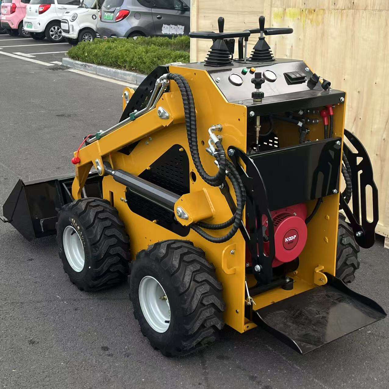 Logway Compact Skid Steer: Accesibilitate maximă pentru demolări interioare și spații restricționate