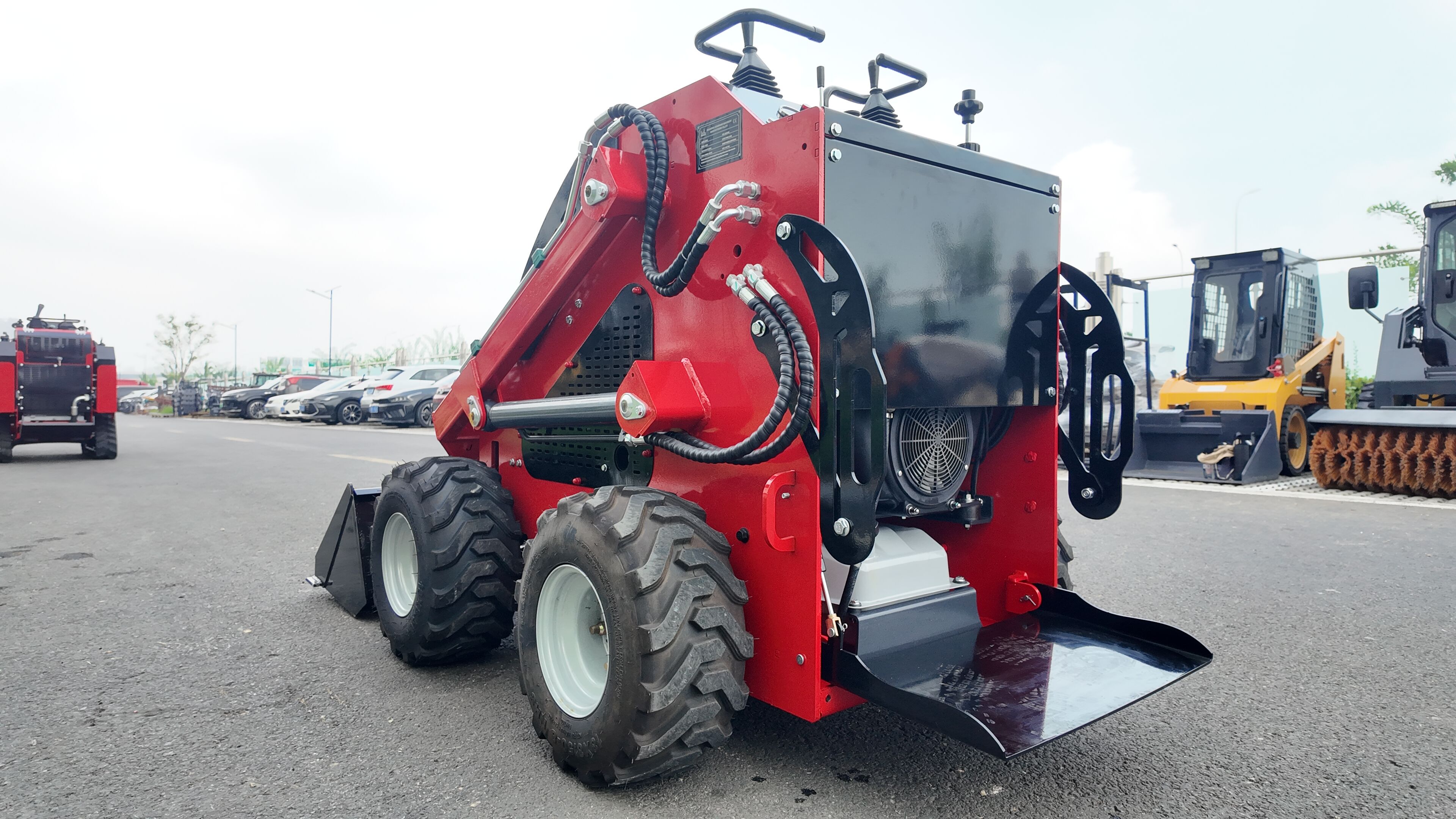 Como Escolher uma Mini-Carregadeira: Considerações Fundamentais para suas Necessidades Específicas