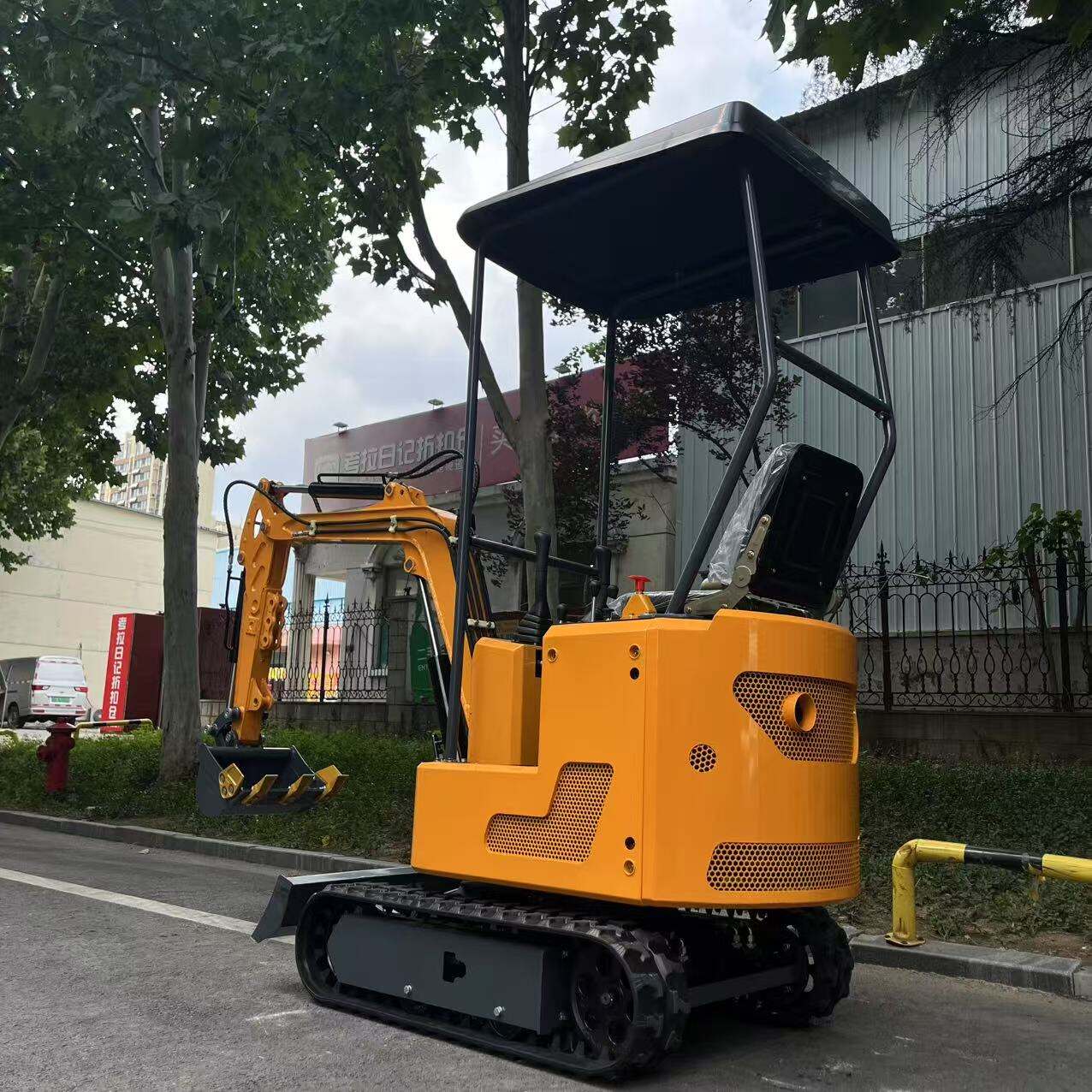 Зв'язатися з нами