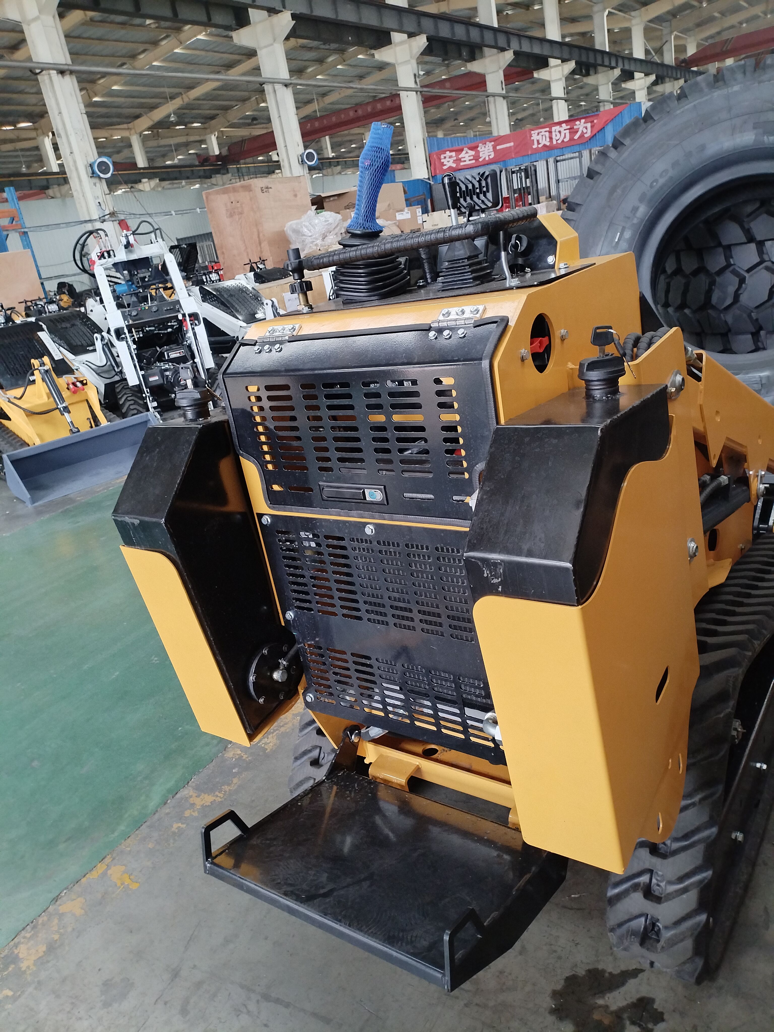 Електричний навантажувач Logway: безвідходне виробництво для важких умов навантаження та екологічно чисті операції