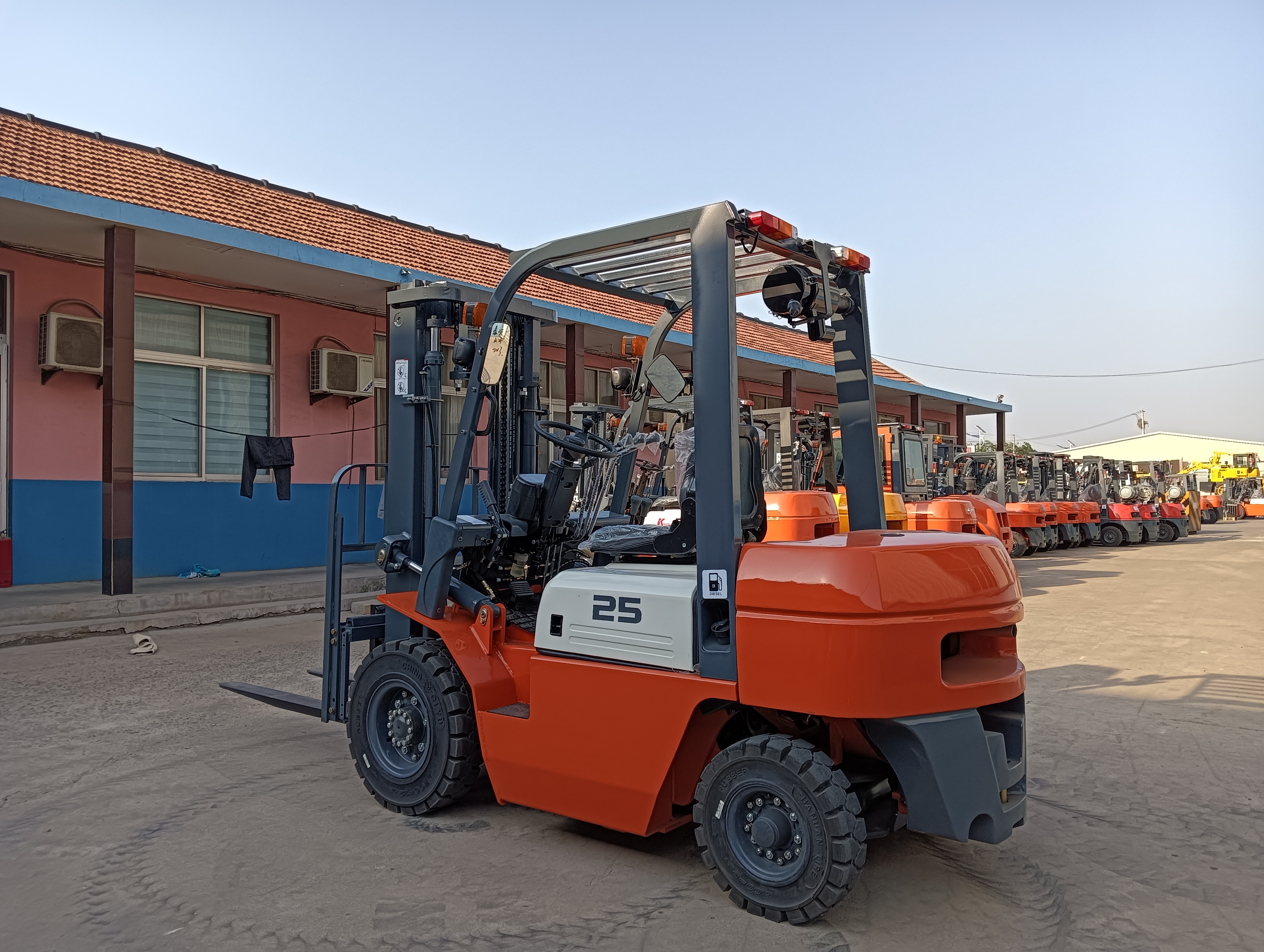 ريتشارد ديزل شاحنة رافعة: قوة رفع موثوقة وقوية للبيئات الخارجية الصعبة