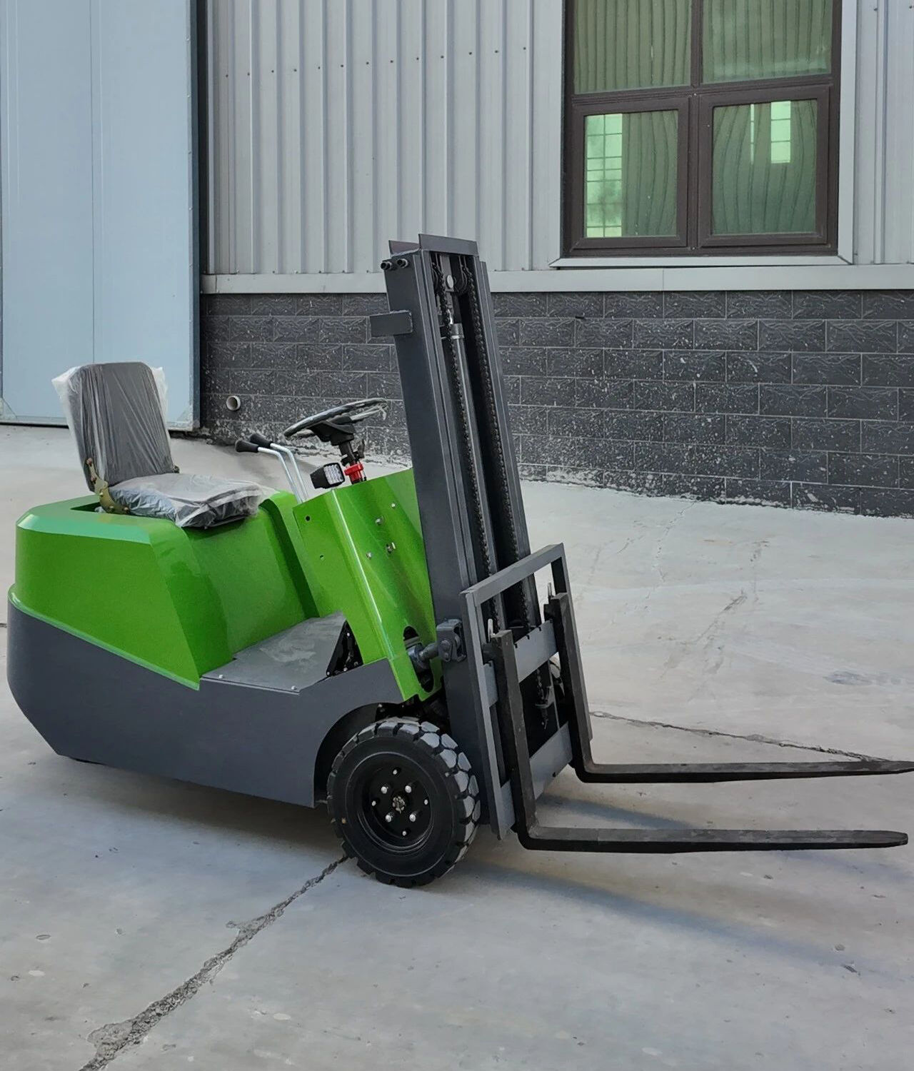 Logway 전기지게차: 귀사의 물류 작업에 신뢰성 있고 배출가스 없는 동력 제공