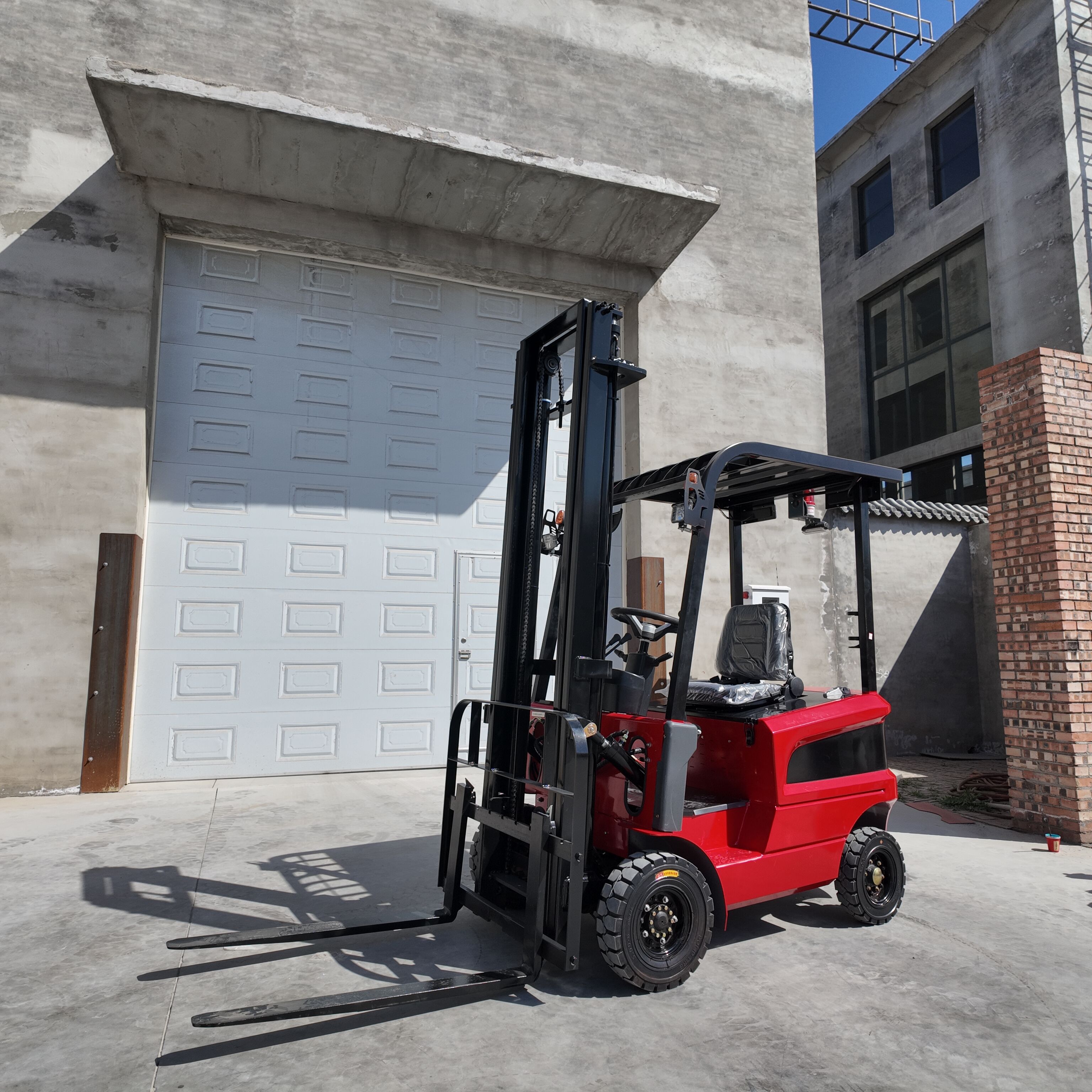 물류 분야에 적합한 장시간 배터리 수명을 갖춘 전기 포크리프트는 어떤 것들이 있습니까?