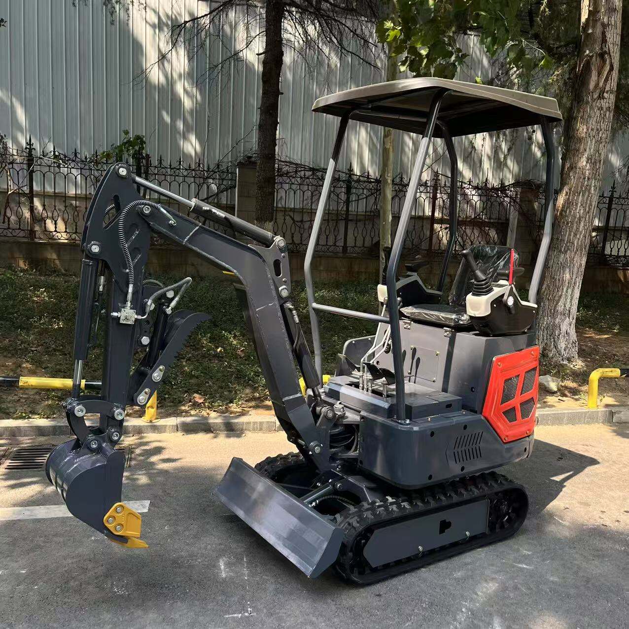 Міні-екскаватор Logway: багатофункціональний та незамінний помічник на місці робіт