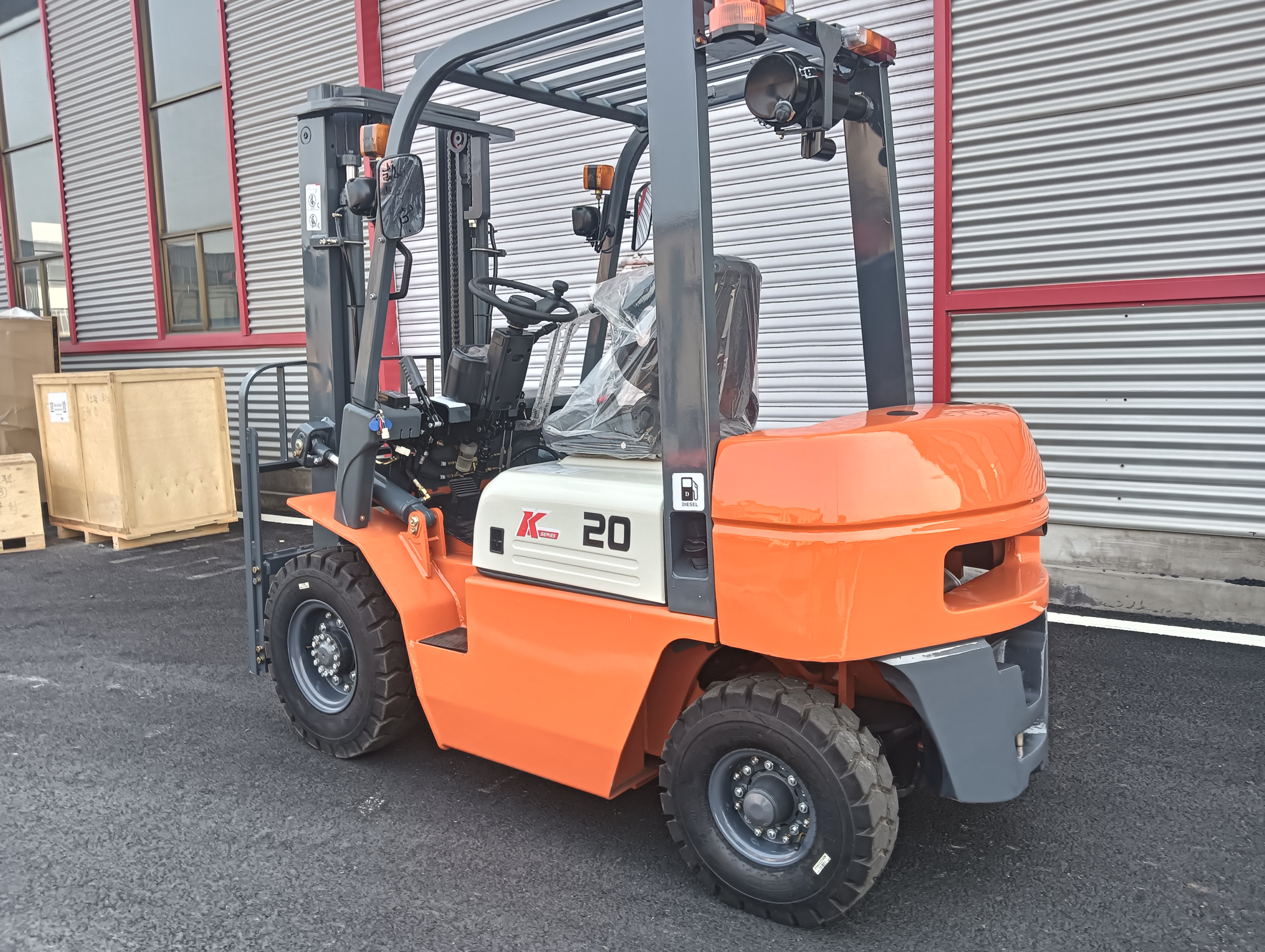 سعر تنافسي لشاحنة البضائع ذات المحرك الديزل مع جودة Logway غير القابلة للمساومة وموثوقيتها المتينة