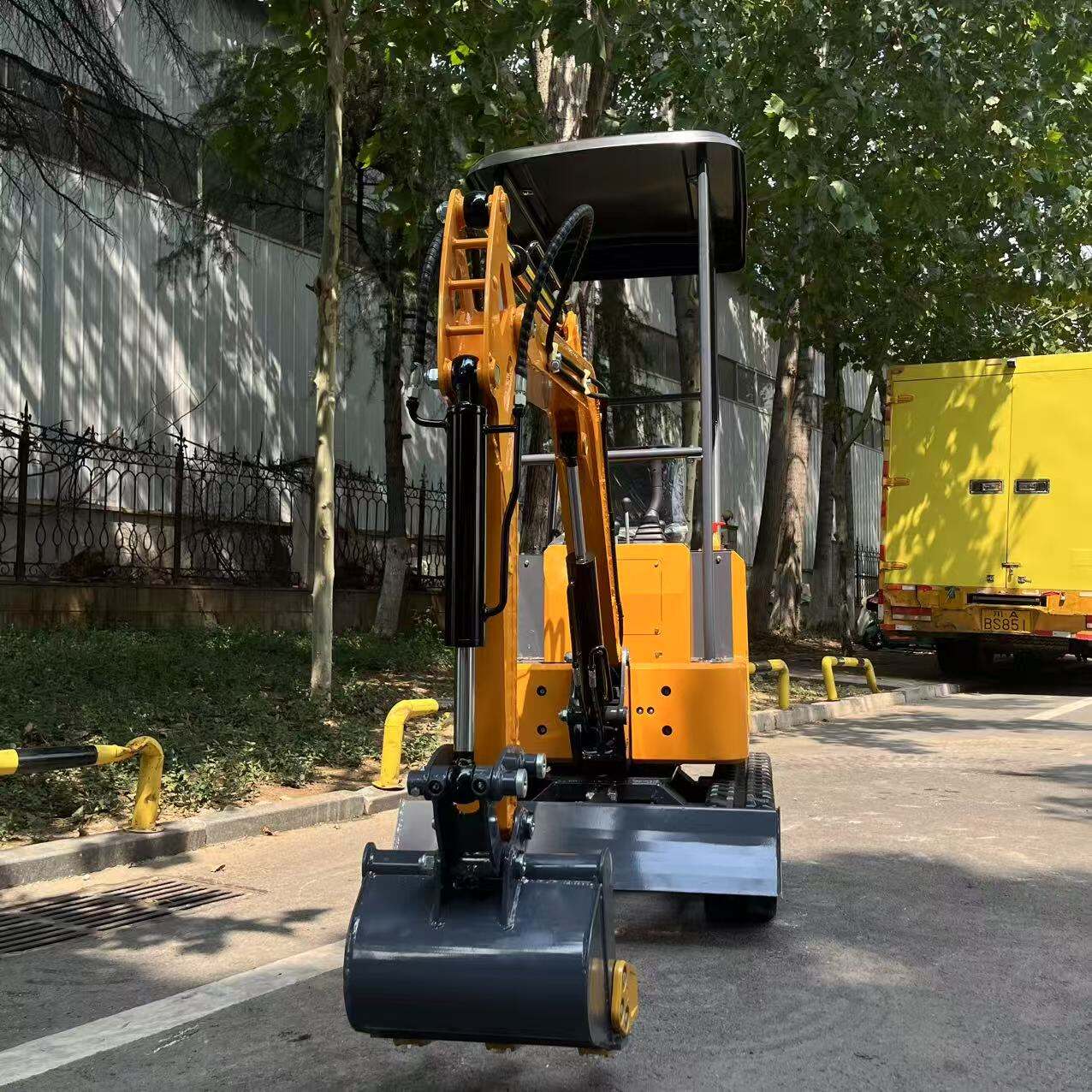 Зв'язатися з нами