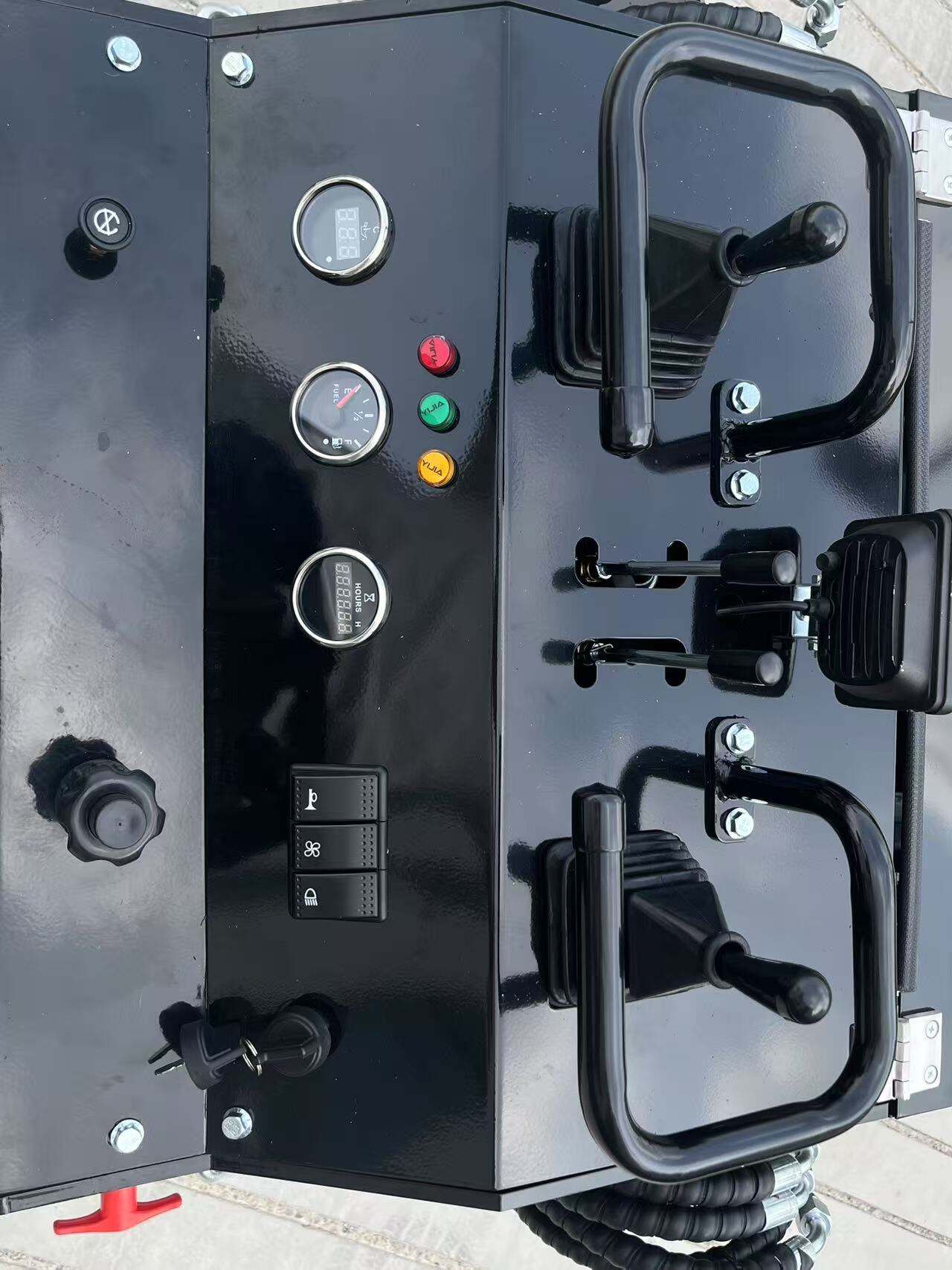 Як керувати міні-навантажувачем: машини Logway мають інтуїтивно зрозумілі керманичні для швидкого освоєння та точності