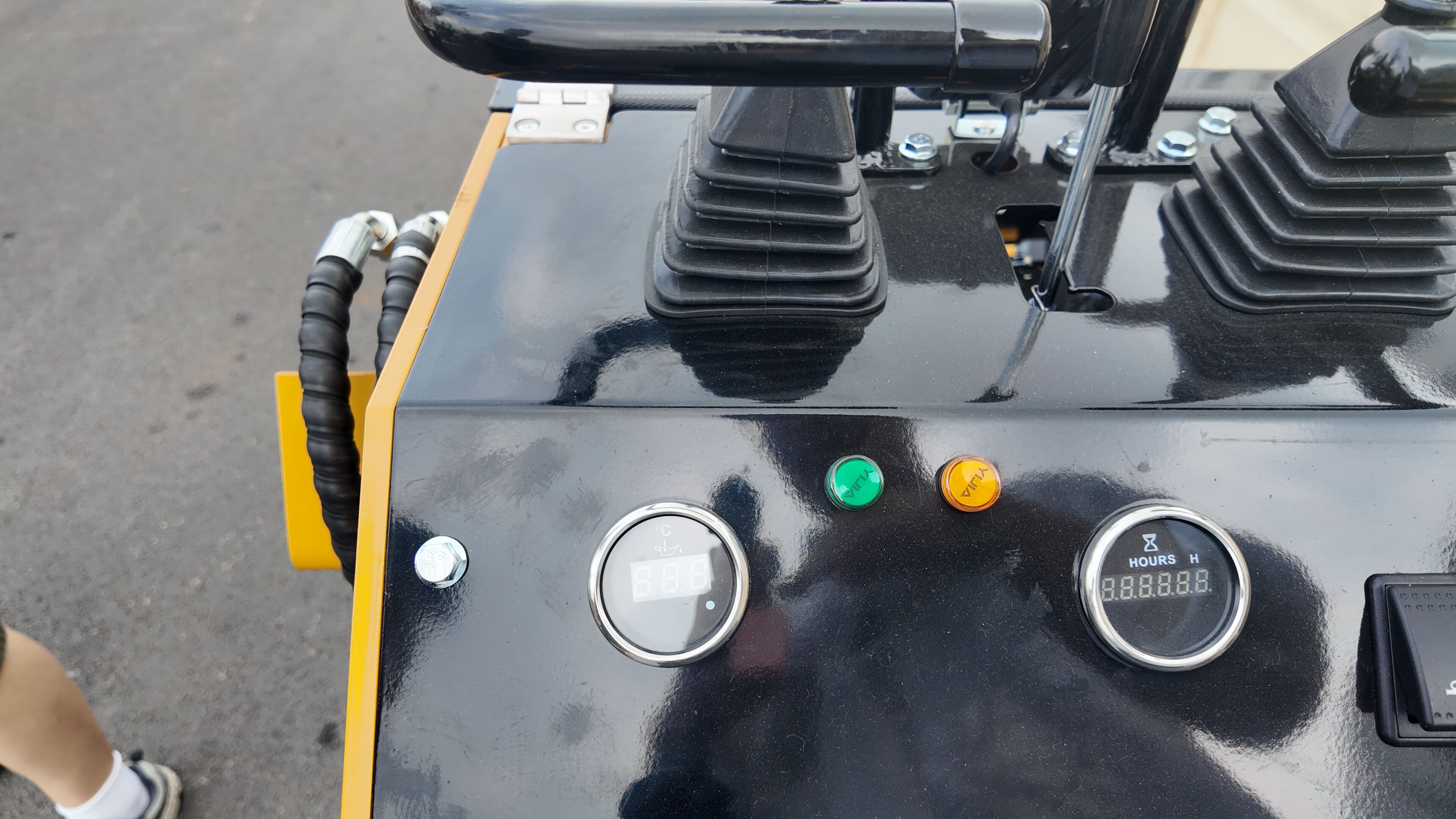 Como Usar o Mini Carregadeira: Controles Intuitivos para Aprendizado Rápido e Operação Eficiente