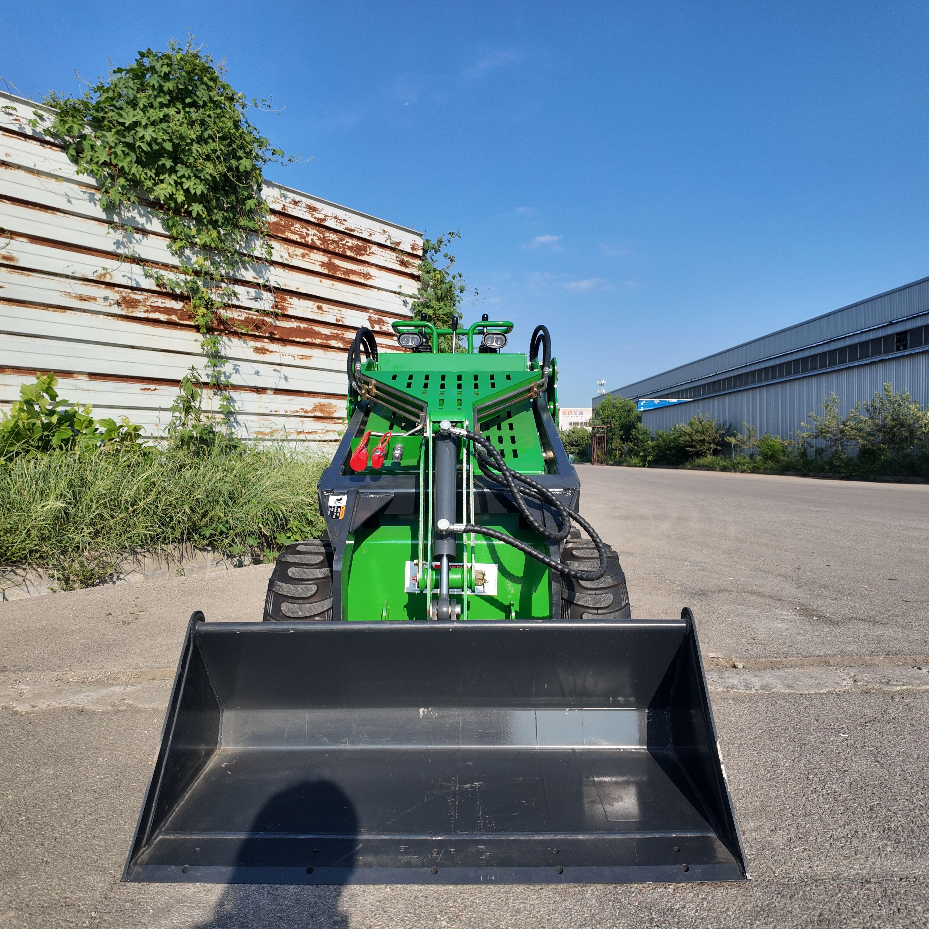 최고의 스키드 스티어 로더 브랜드 중: 로그웨이의 다용도성, 파워, 제어력에 대한 약속