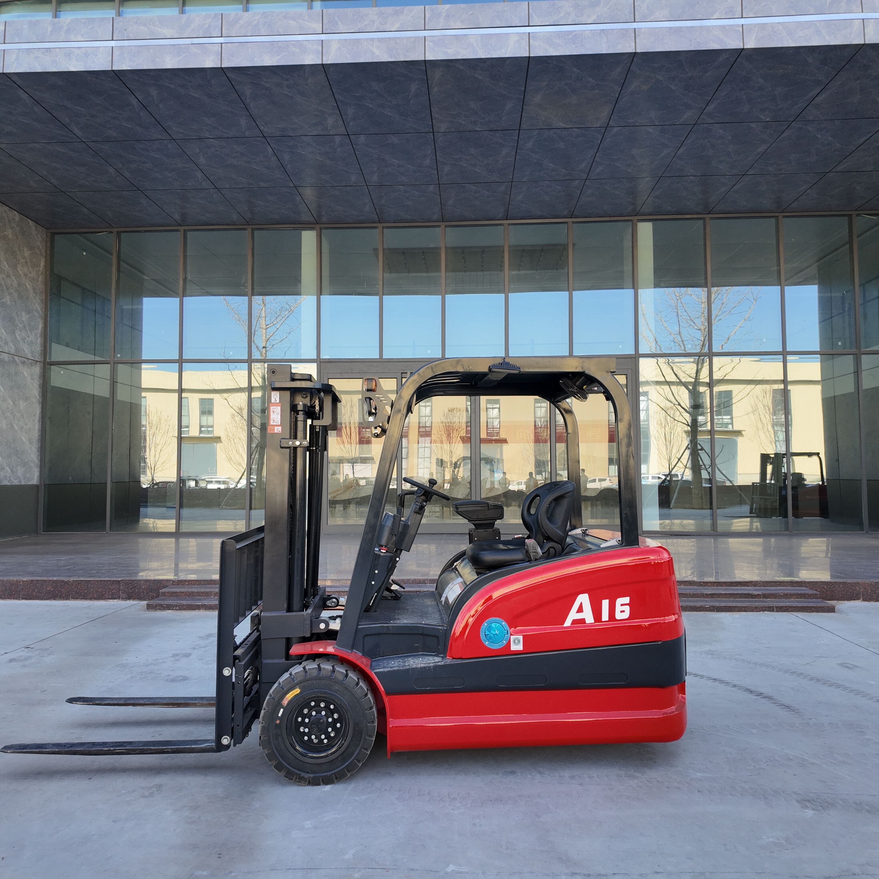 Навантажувач Logway: створений для потужної та точної роботи з вантажами