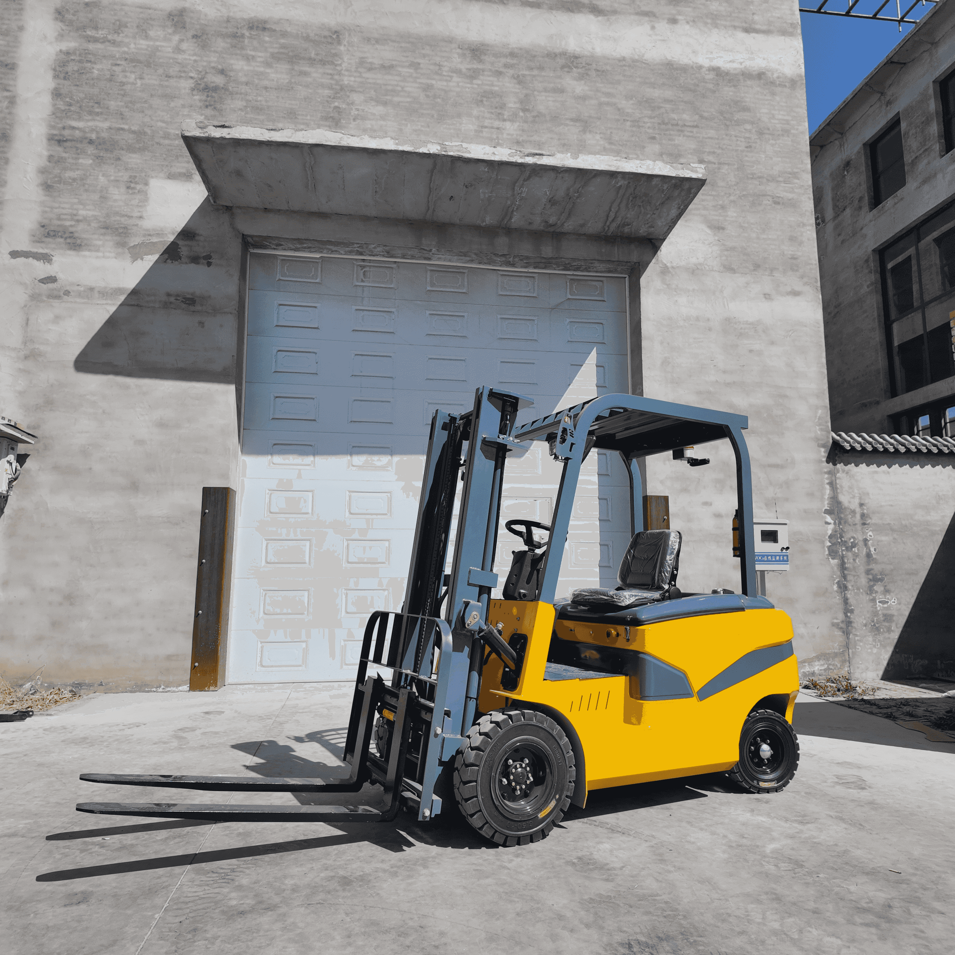 Які заходи безпеки слід дотримуватися під час експлуатації навантажувача?