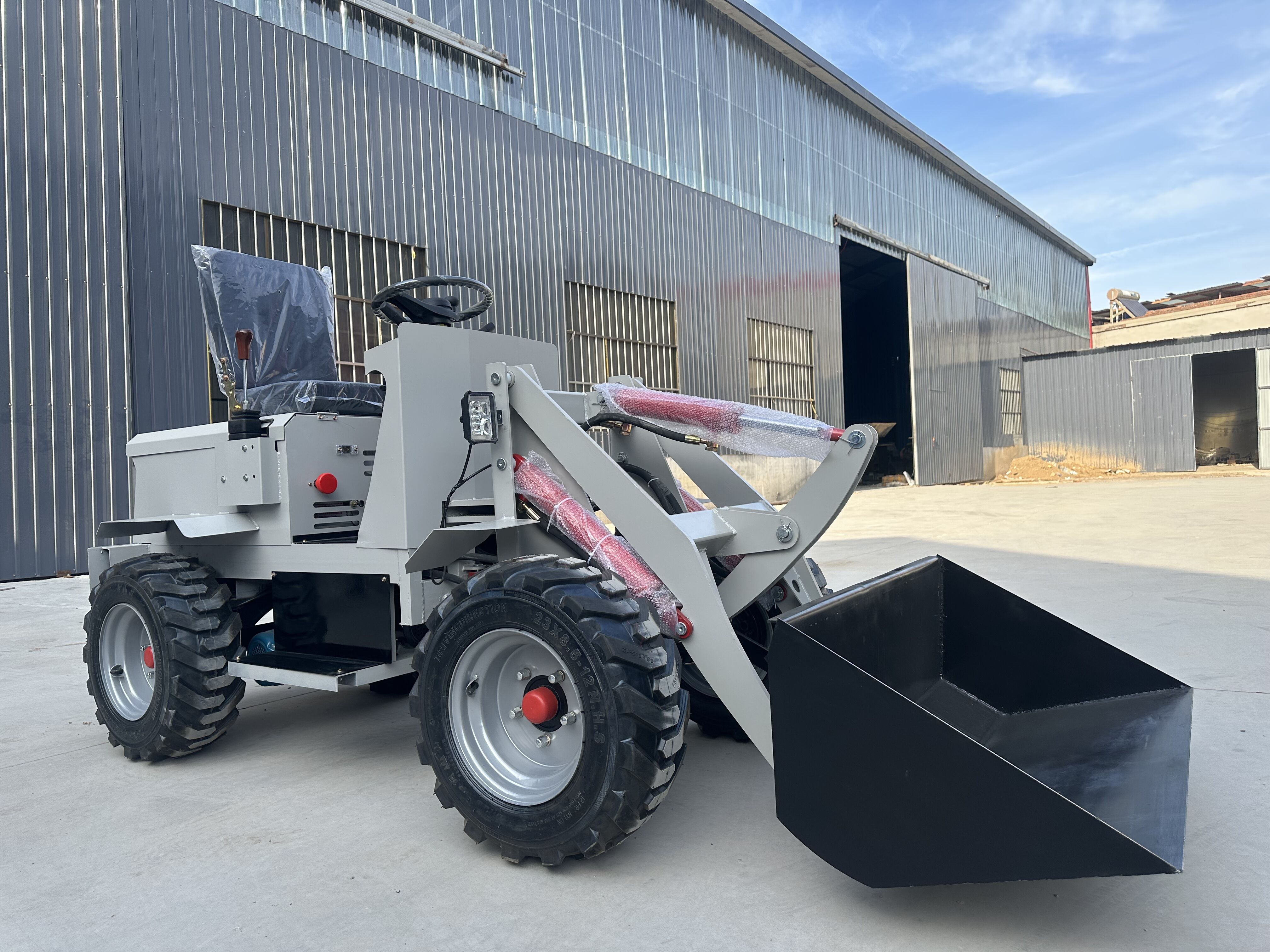 Logway Електричний міні-навантажувач на продаж: стійке рішення для сучасного переміщення вантажів