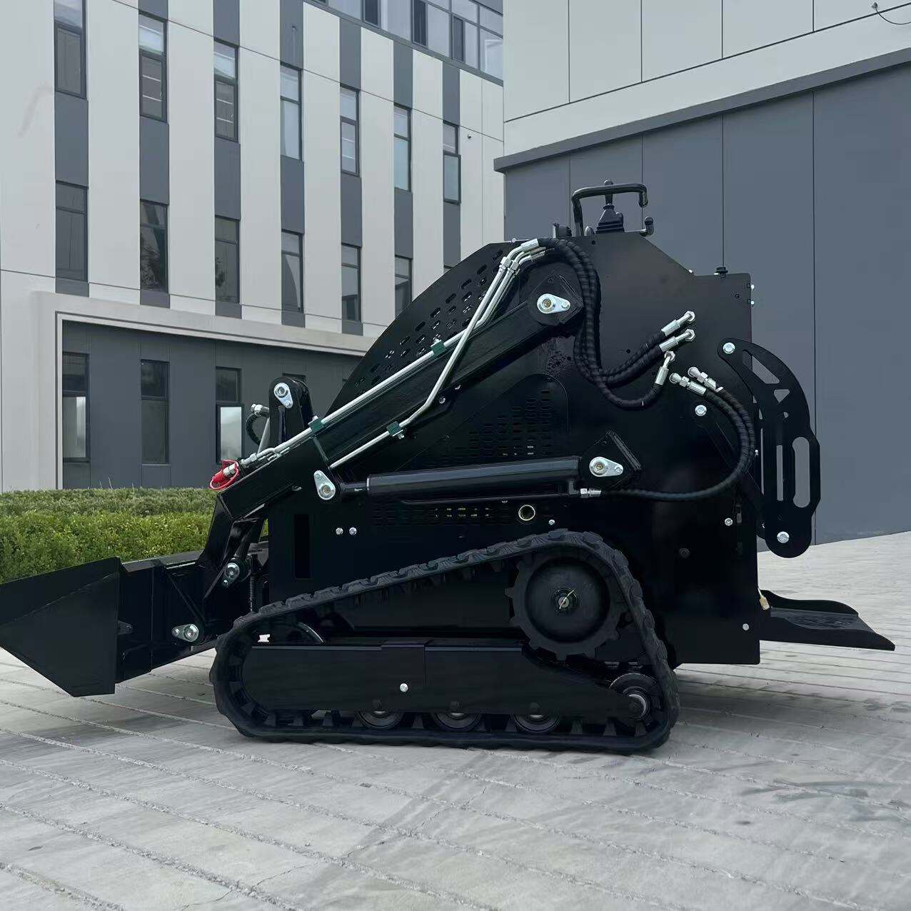 Logway міні-навантажувач з поворотною рамою: Компактна силова машина для будівництва, сільського господарства та благоустрою