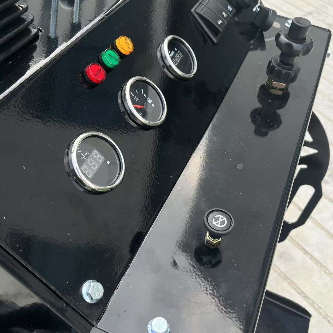 Зв'язатися з нами