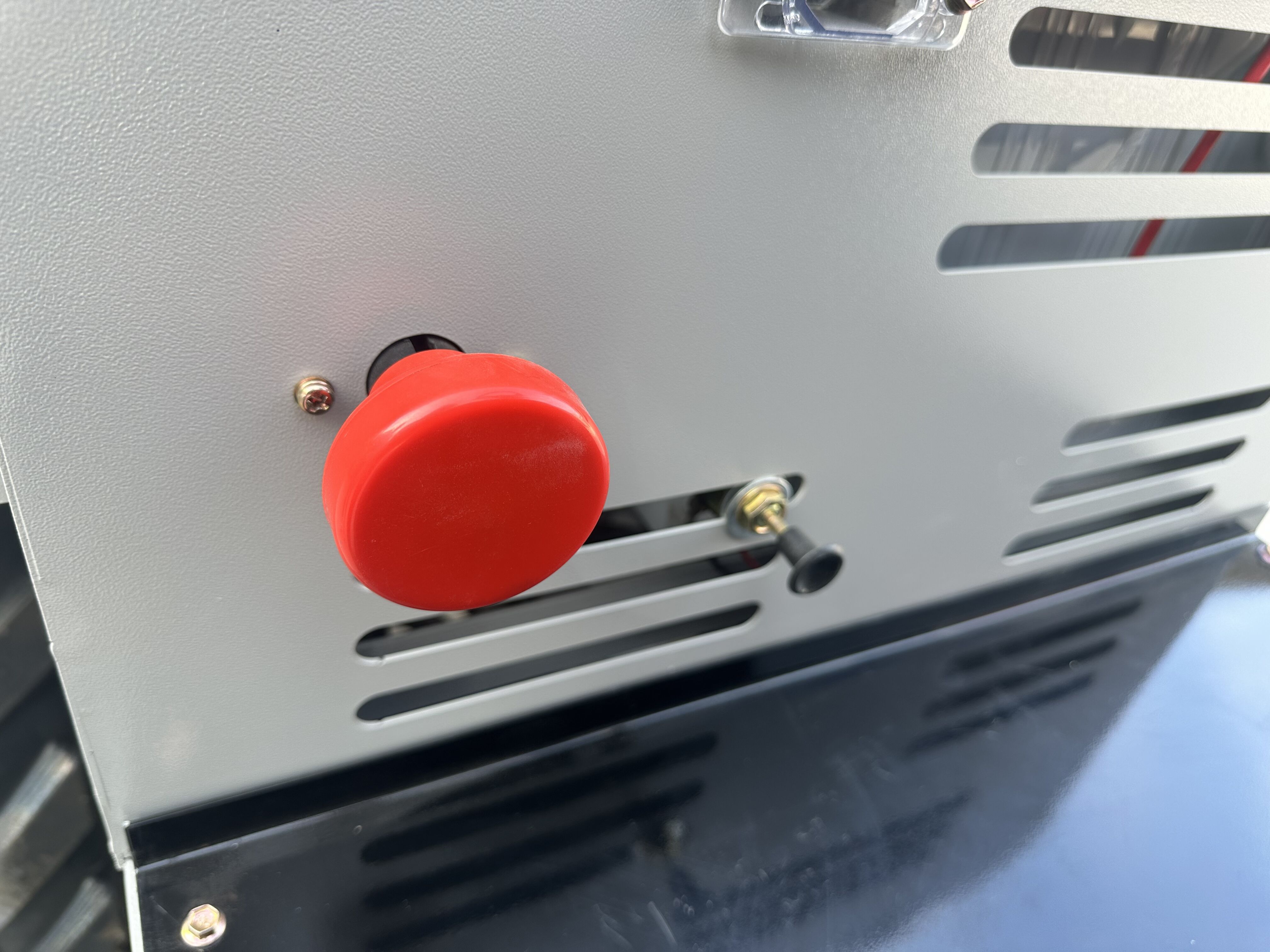 Зв'язатися з нами