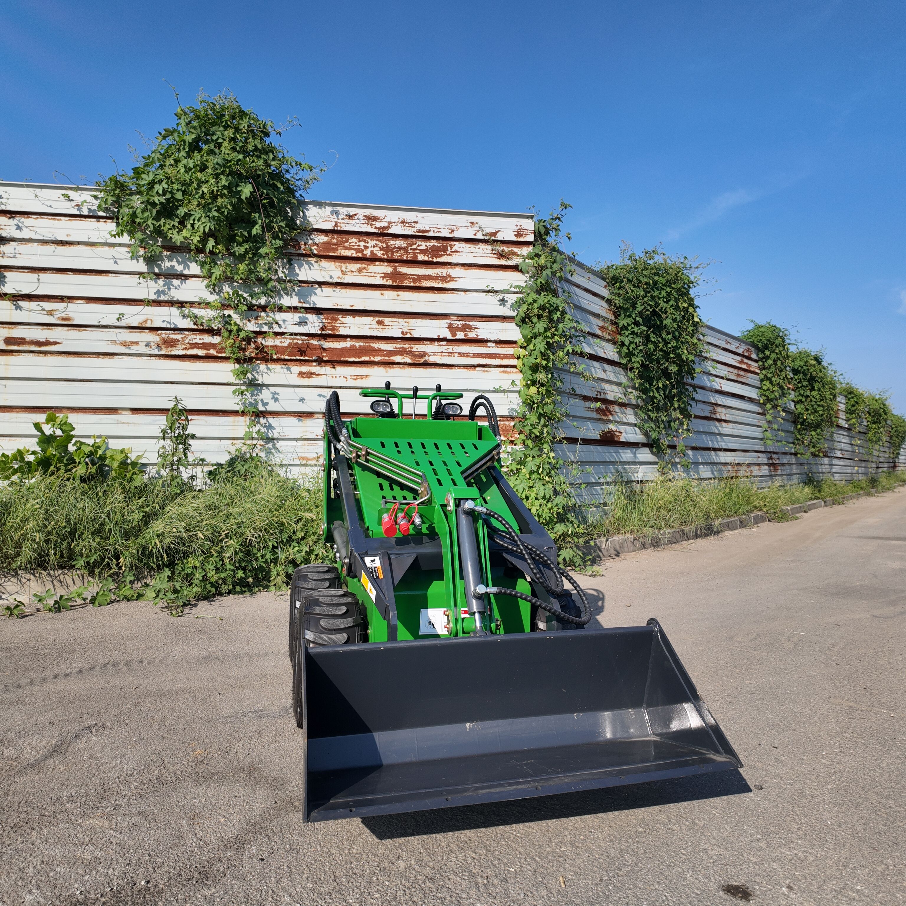 Вантажопідйомність Logway Skid Steer: міцна конструкція для важких підйомів і високої стабільності