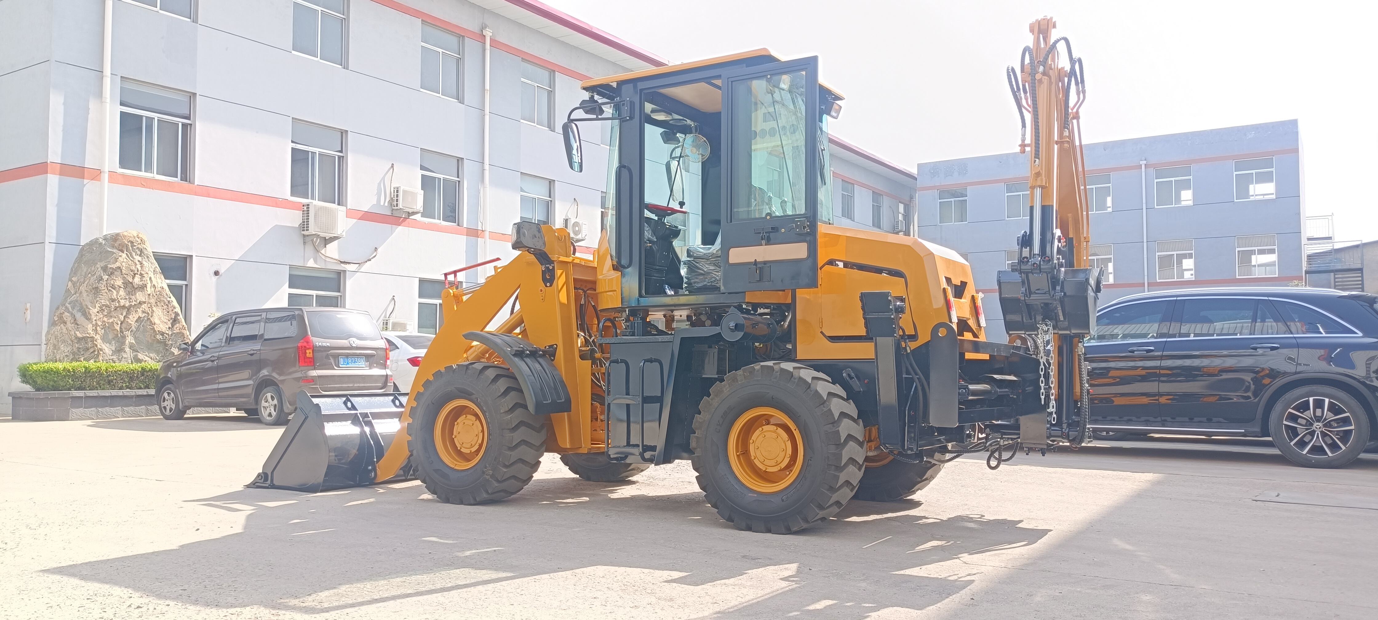 Logway навантажувач із зворотною лопатою: багатозадачна машина для будівництва, сільського господарства та інших галузей