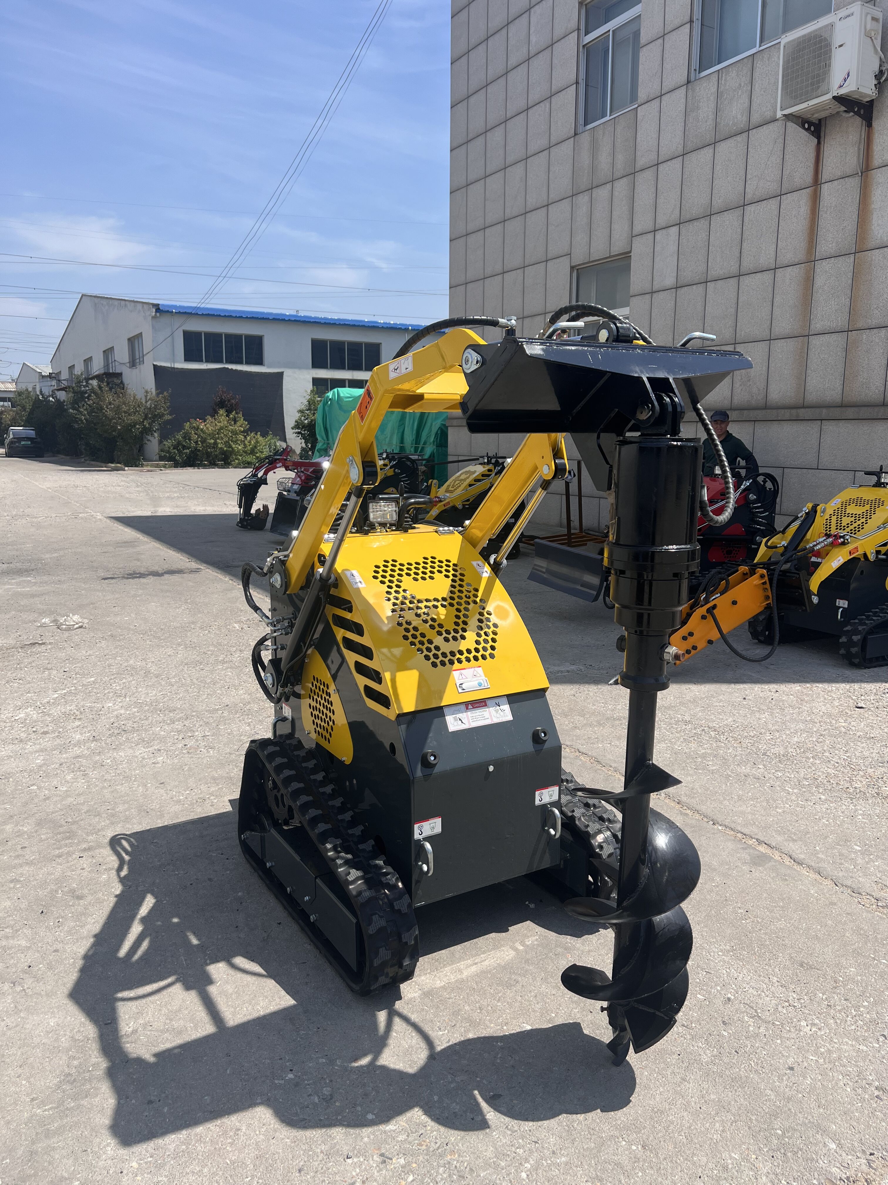 เครื่องโหลดแบบขับเคลื่อนล้อแม็ก Logway - แรงงานอเนกประสงค์สุดยอดแห่งความหลากหลาย