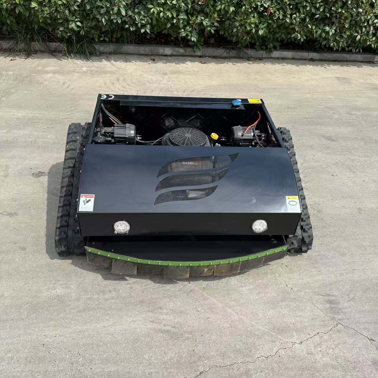 대규모 정원 관리에 적합한 잔디 깎이 기계는 무엇인가요?