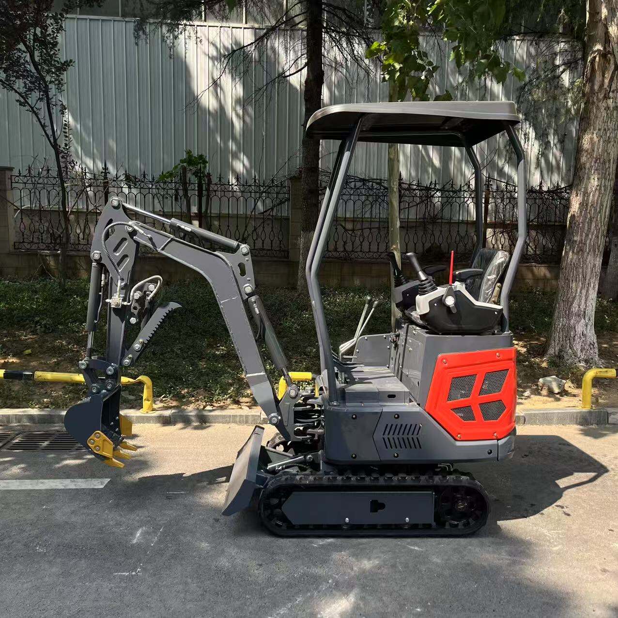 Міні-екскаватор Logway: надкомпактний дизайн для максимальної доступності