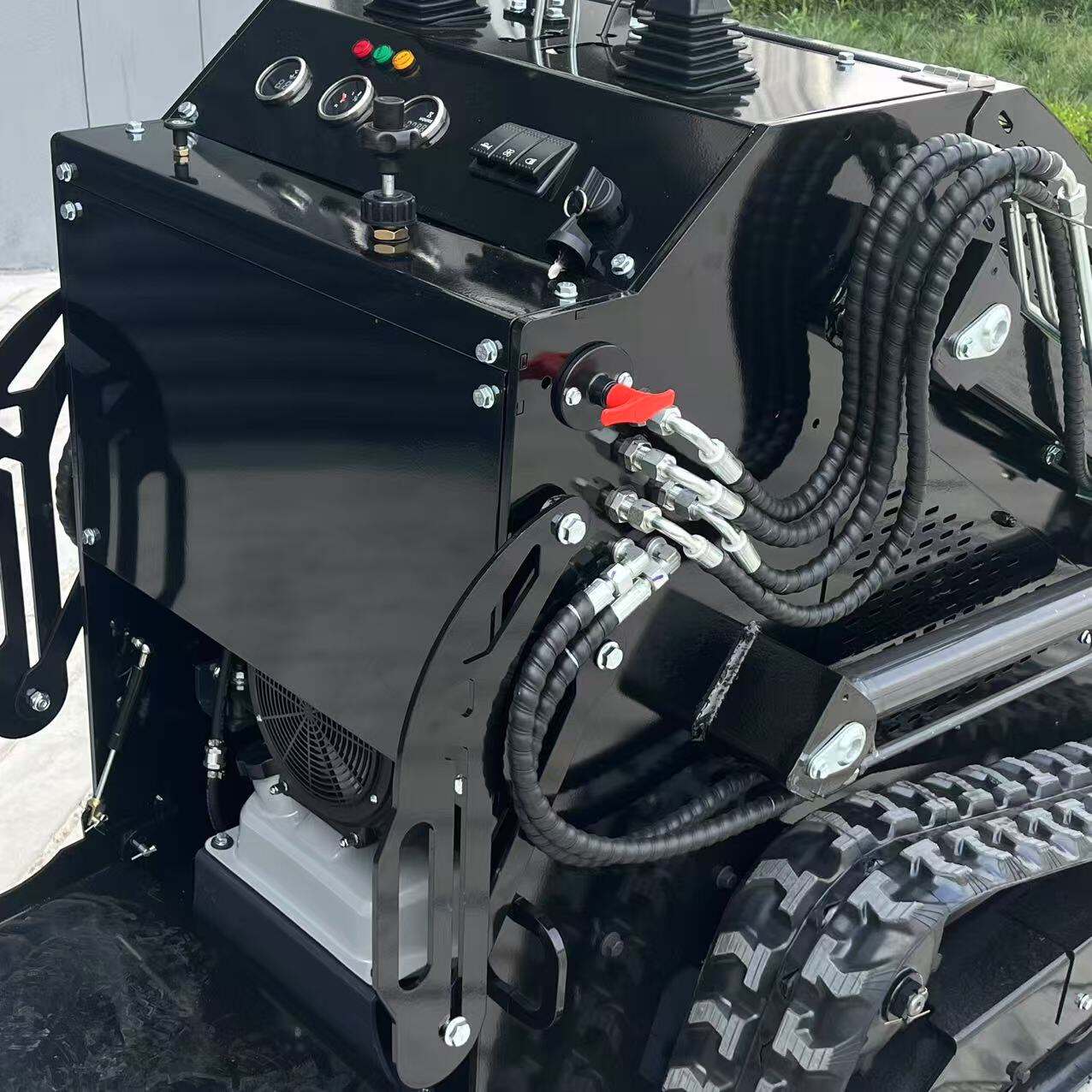 Оригінальні запчастини для ричажних навантажувачів Logway: забезпечте оптимальну продуктивність і тривалий термін служби за допомогою оригінальних компонентів