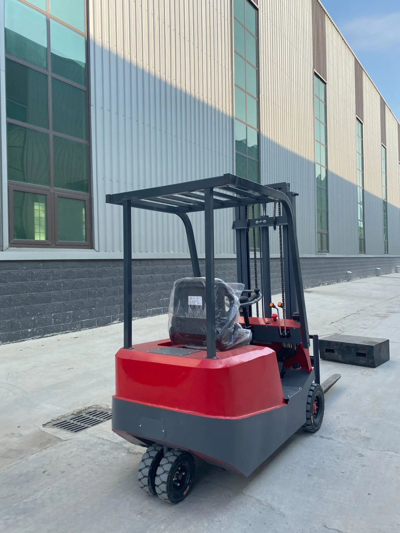 최고의 전기 지게차 브랜드 중 하나: 로그웨이(LOGLIFT)의 품질과 혁신에 대한 헌신