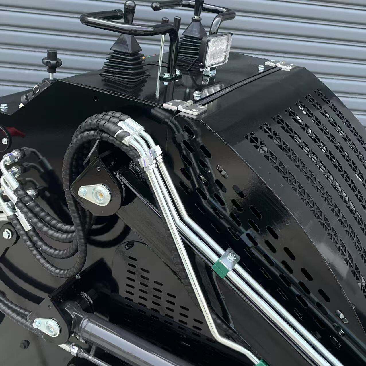 Ланцюговий ковш для маневрування Logway: міцна конструкція для ефективного навантаження та транспортування