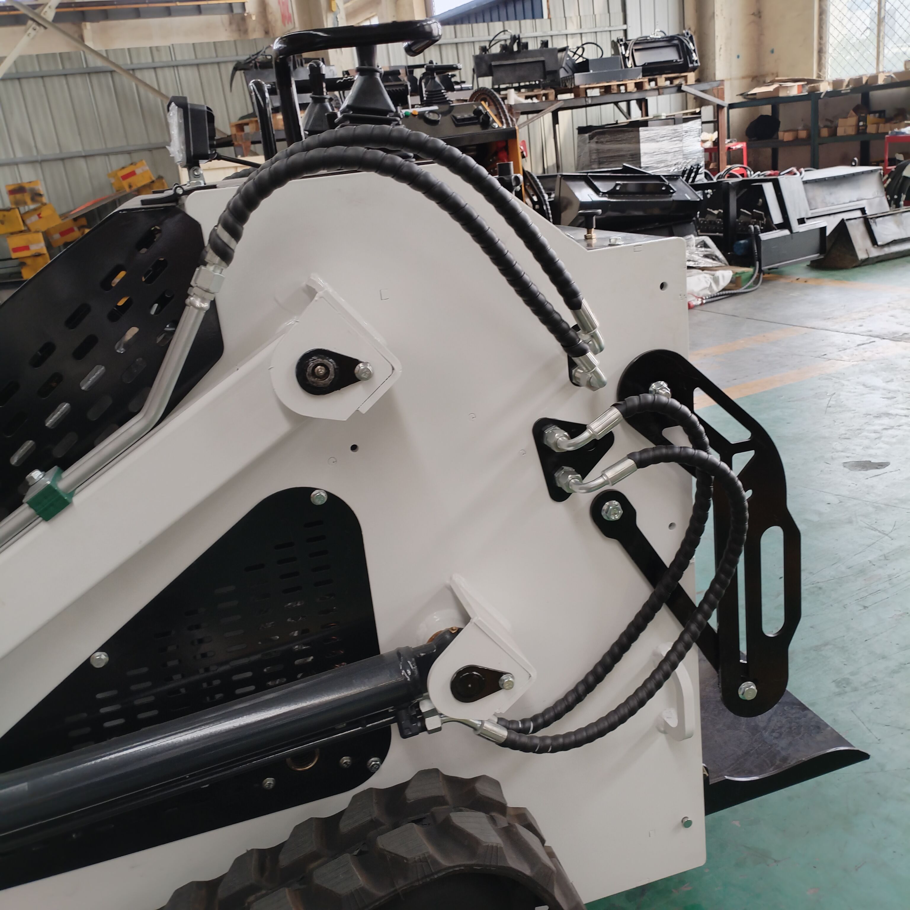 Carregadeira Compacta Econômica em Combustível Logway: Desempenho Otimizado com Custos Operacionais Reduzidos