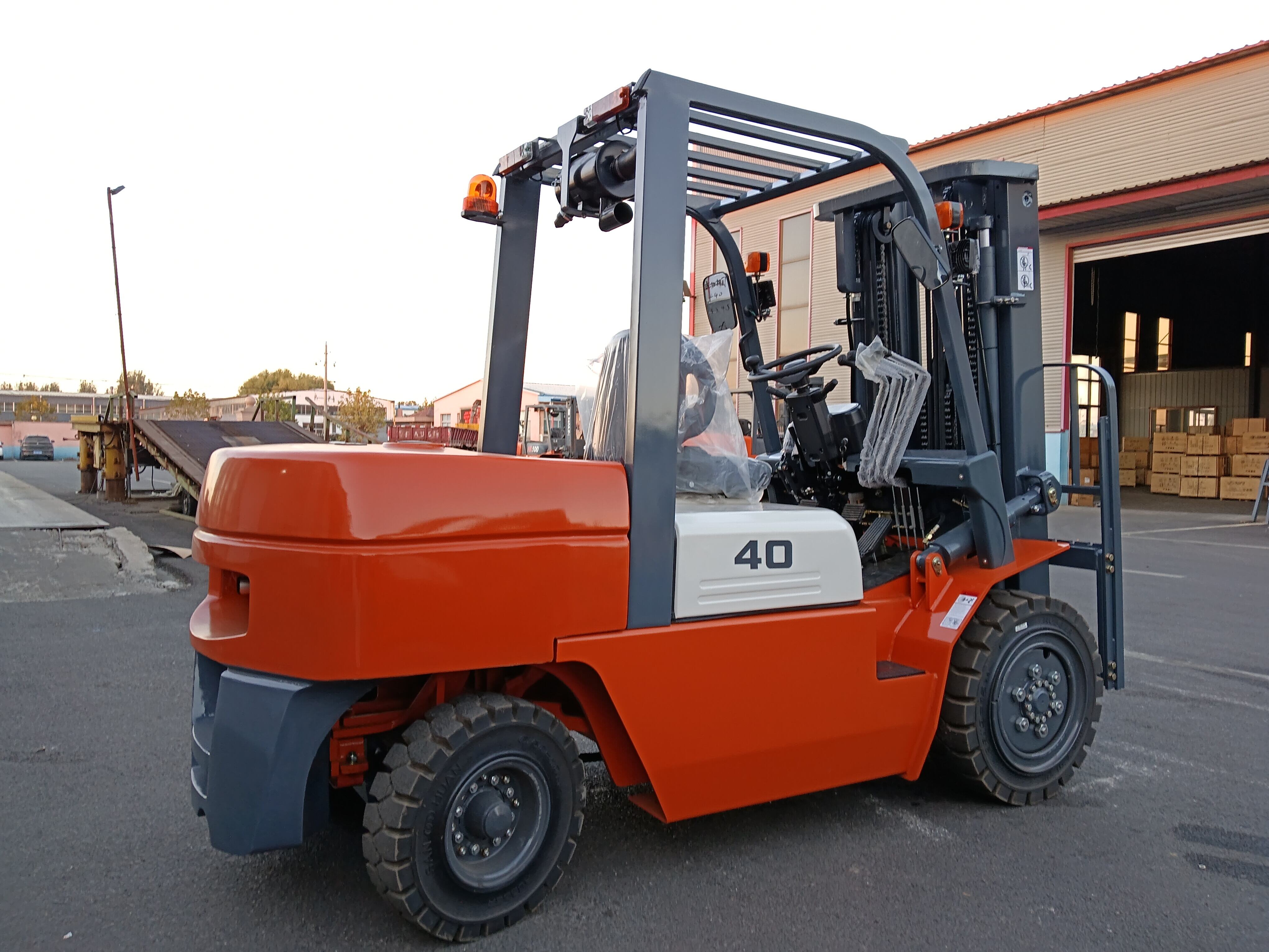 창고 내 대량 화물 취급에 적합한 디젤 포크리프트는 어떤 것인가요?