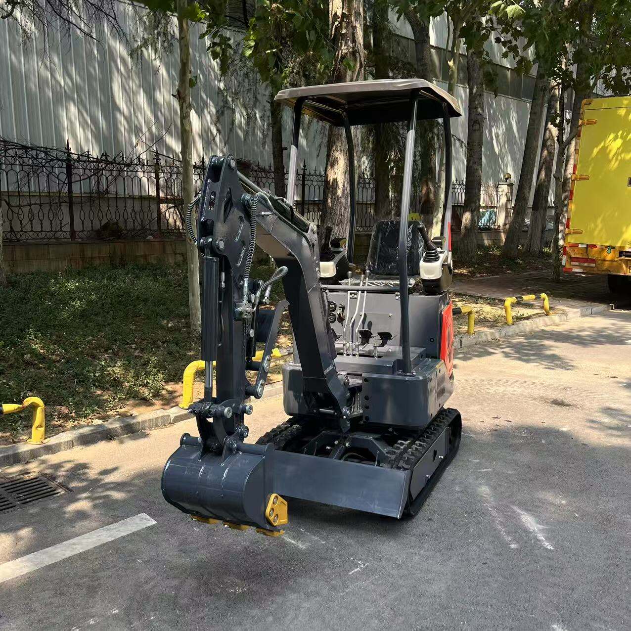 Зв'язатися з нами