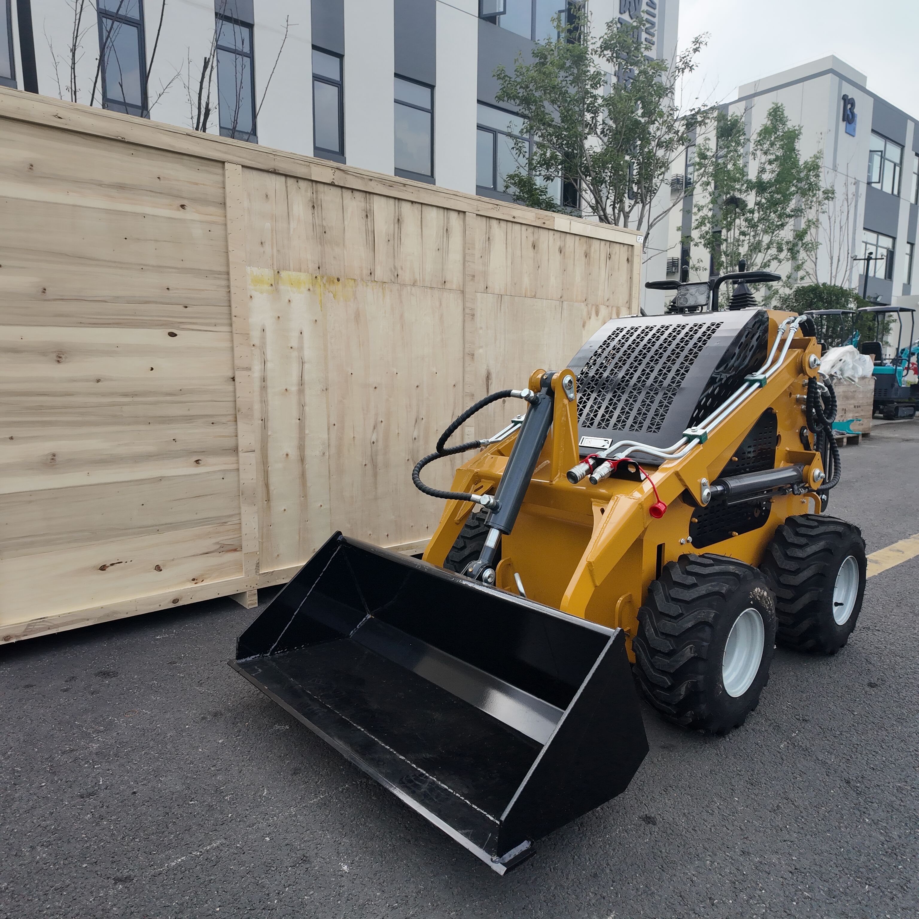 เครื่องตักล้อยางแบบคอมแพค Logway - พลังงานที่คล่องตัวสำหรับพื้นที่แคบ