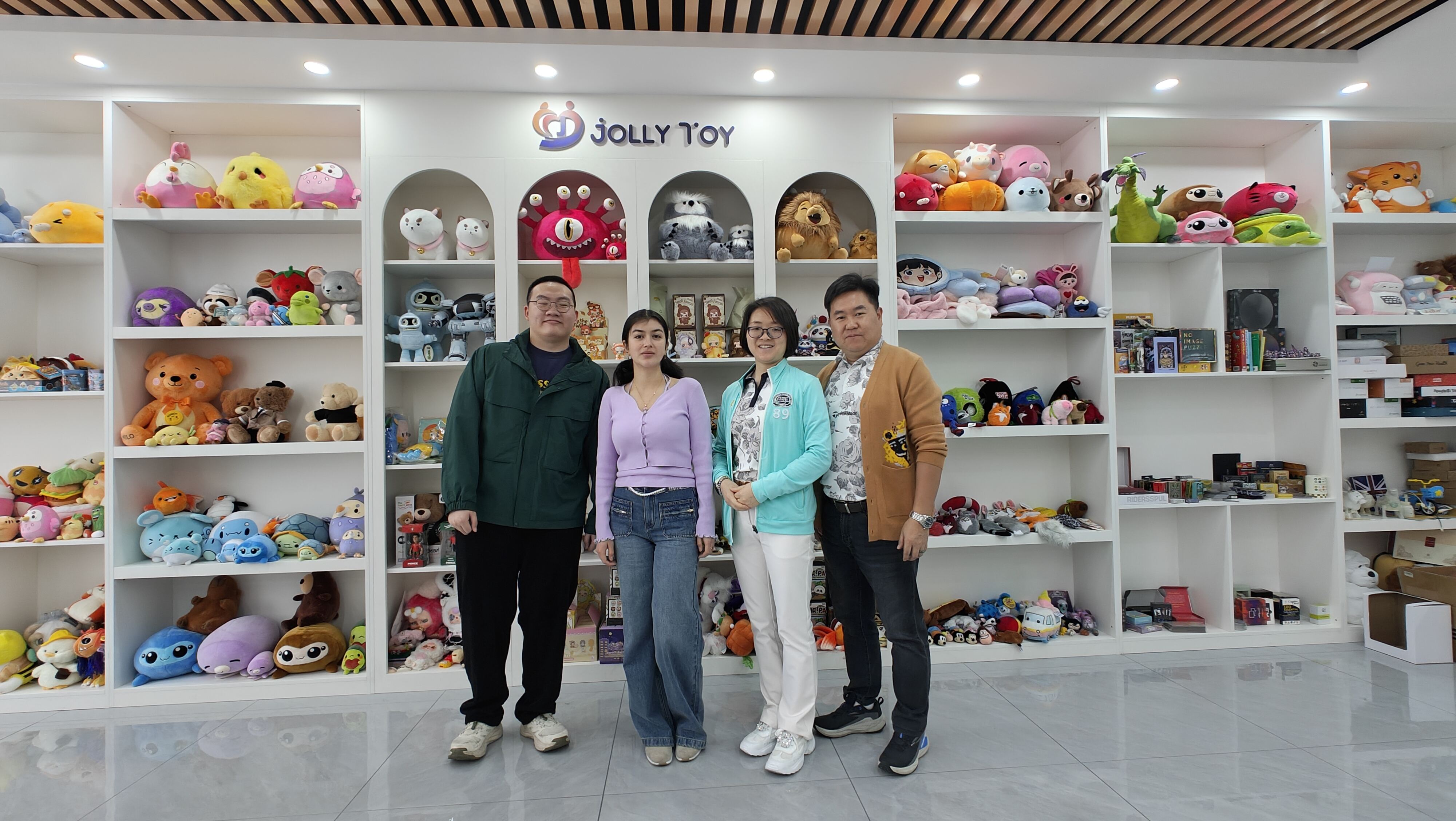 Jolly Toy sincerely welcomes everyone to visit our factory.