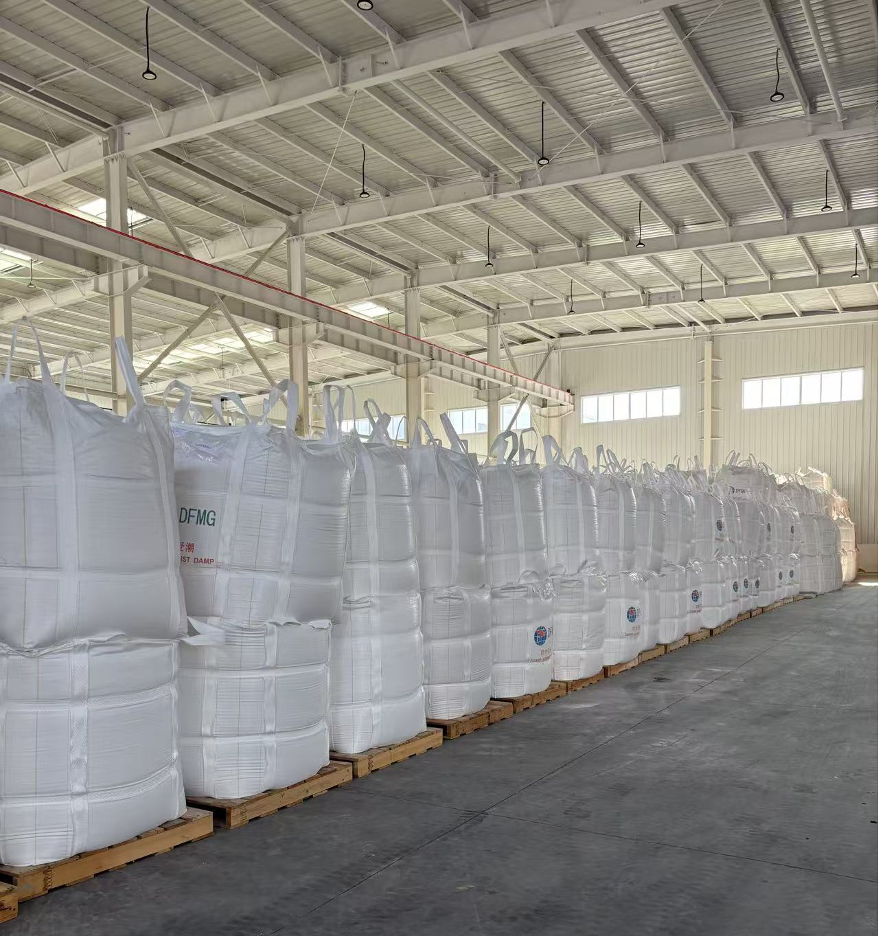 Dafei Company ships 2,000 tons of magnesium oxide to its African partner.