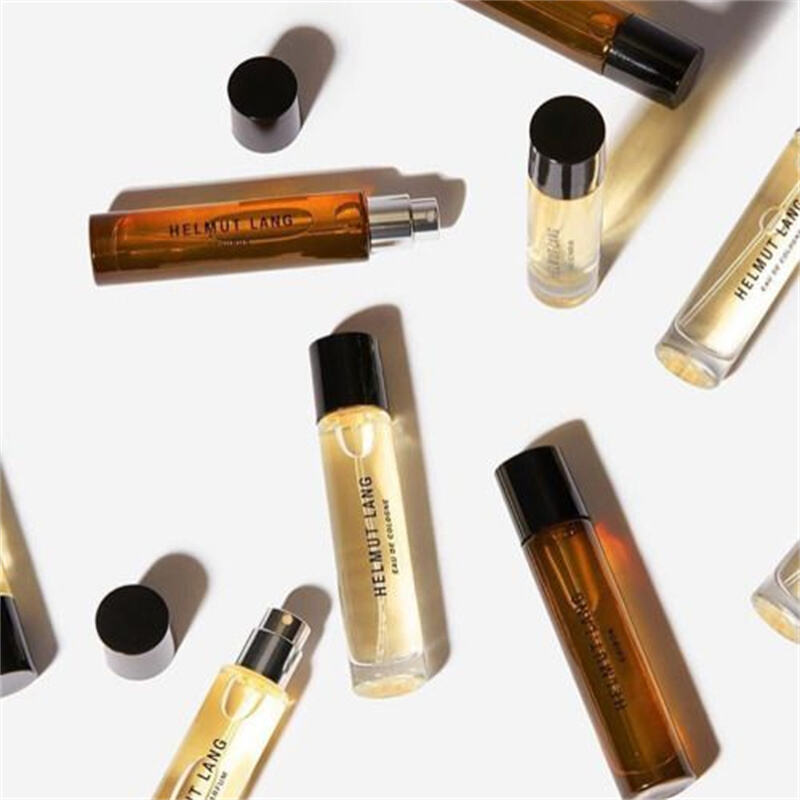 ເດີນທາງຢ່າງສະຫຼາດກັບຂວດນ້ຳຫອມທີ່ຊົມຊື້ໄດ້ ເຊິ່ງເຂົ້າກັບຖົງໃດກໍ່ໄດ້