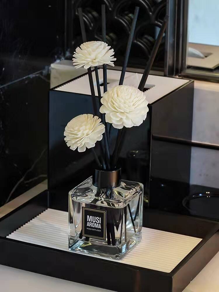 Square reed diffuser bottle with lid