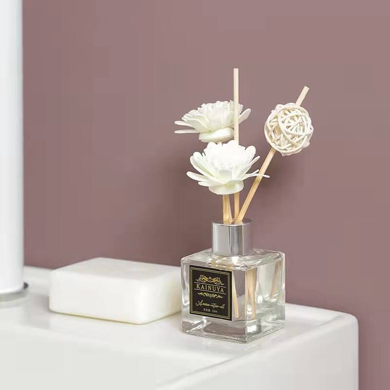 Square reed diffuser bottle with lid