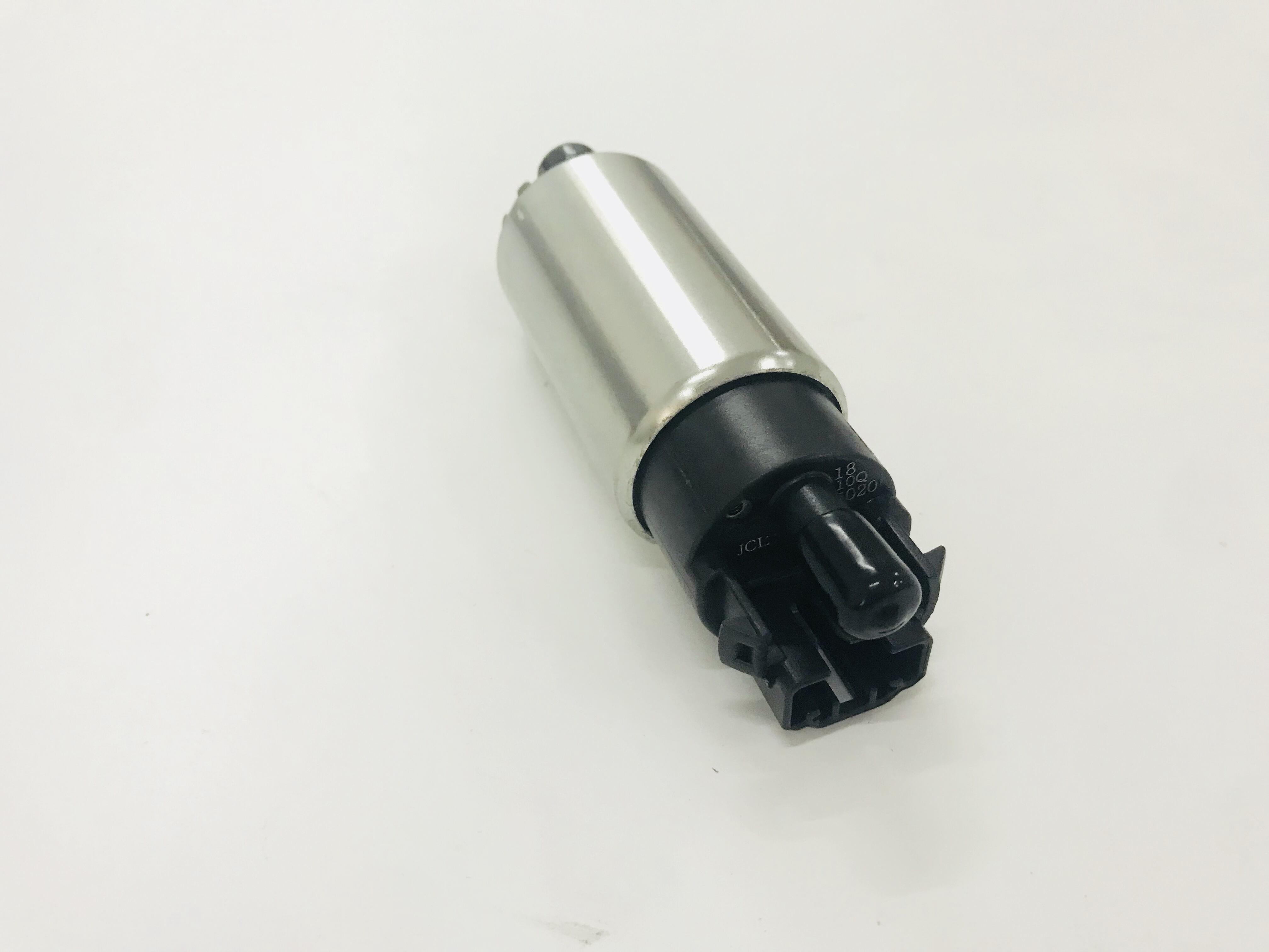 고성능 자동차 연료 펌프의 주요 특징은 무엇인가요?