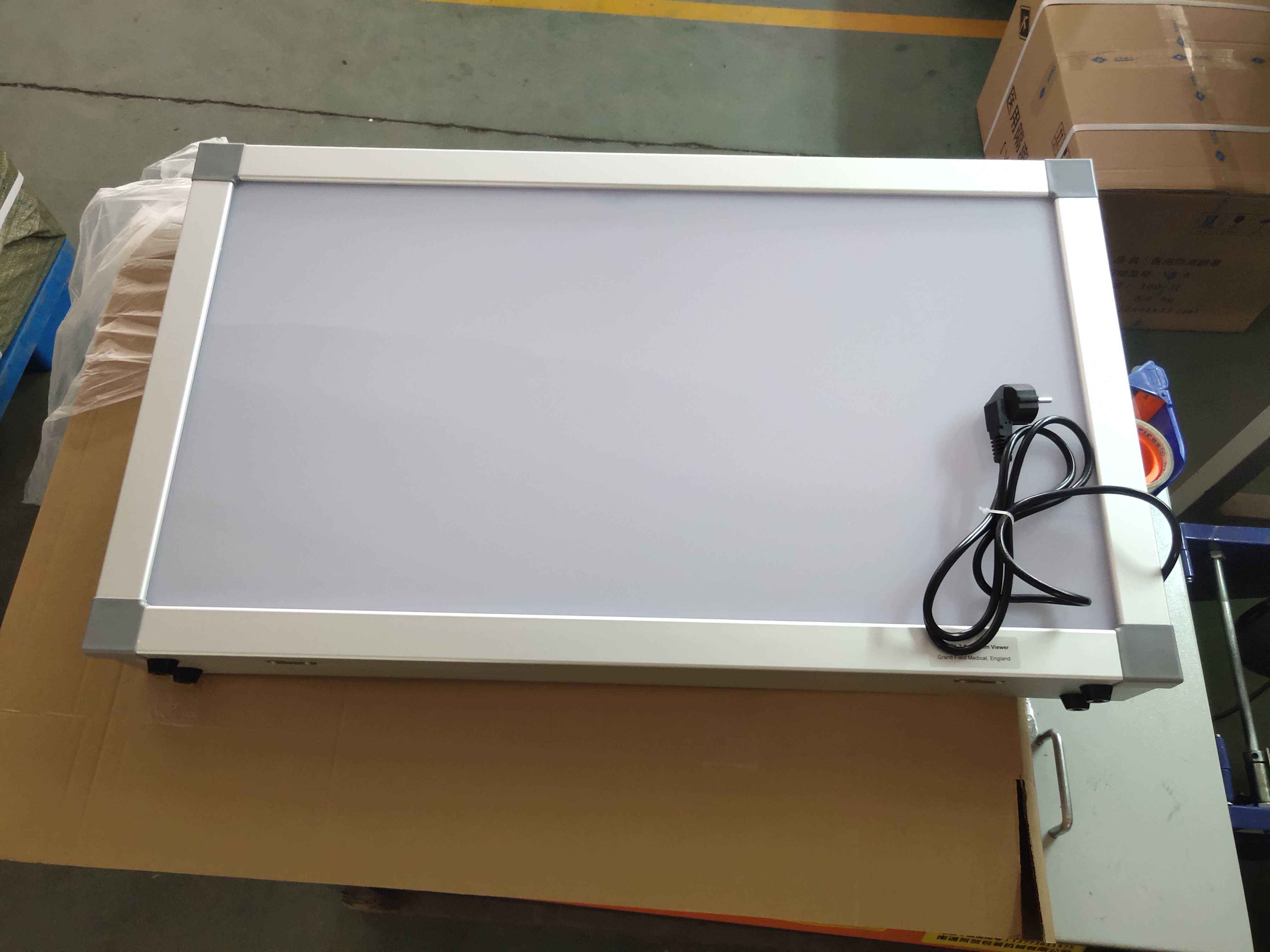 X-ray film illuminator