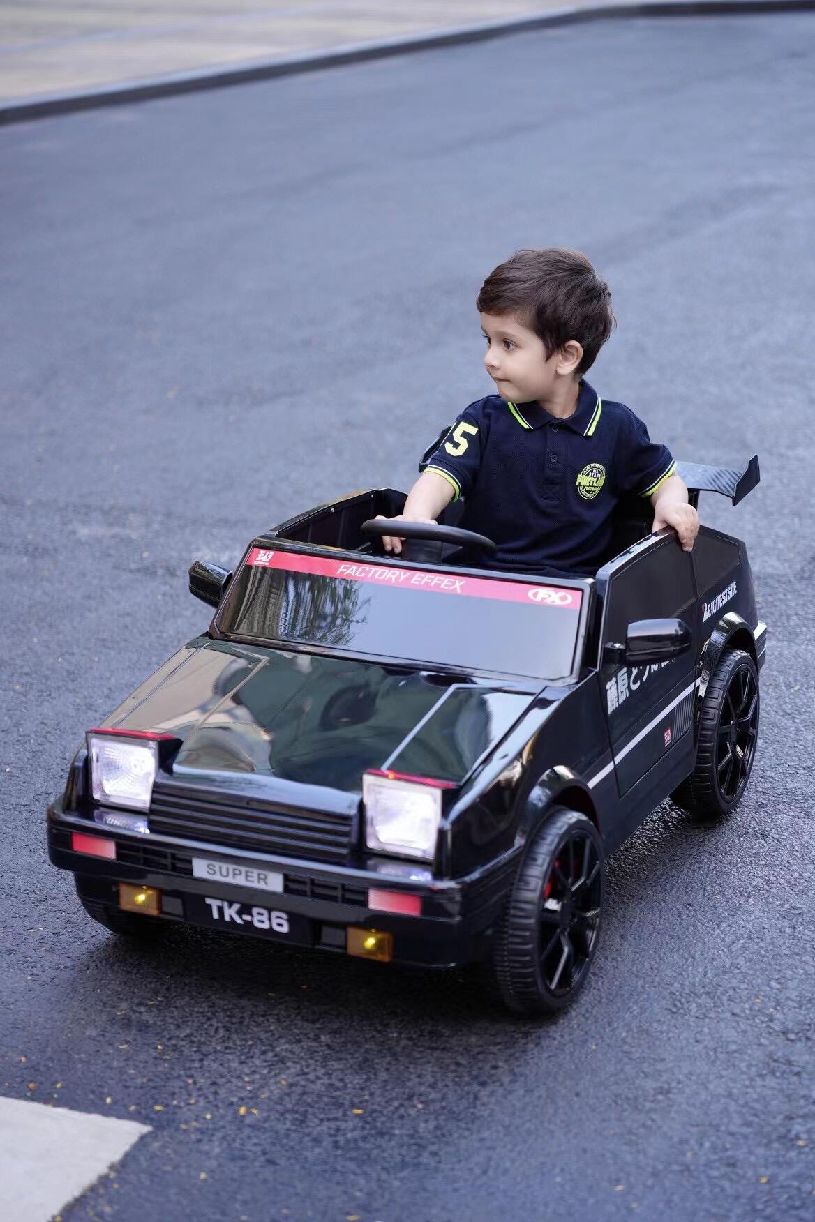 Children's Double-Sitting Electric Four-Wheel Toy Car with Remote Control Infant Swing Stroller Battery Operated Made of Plastic